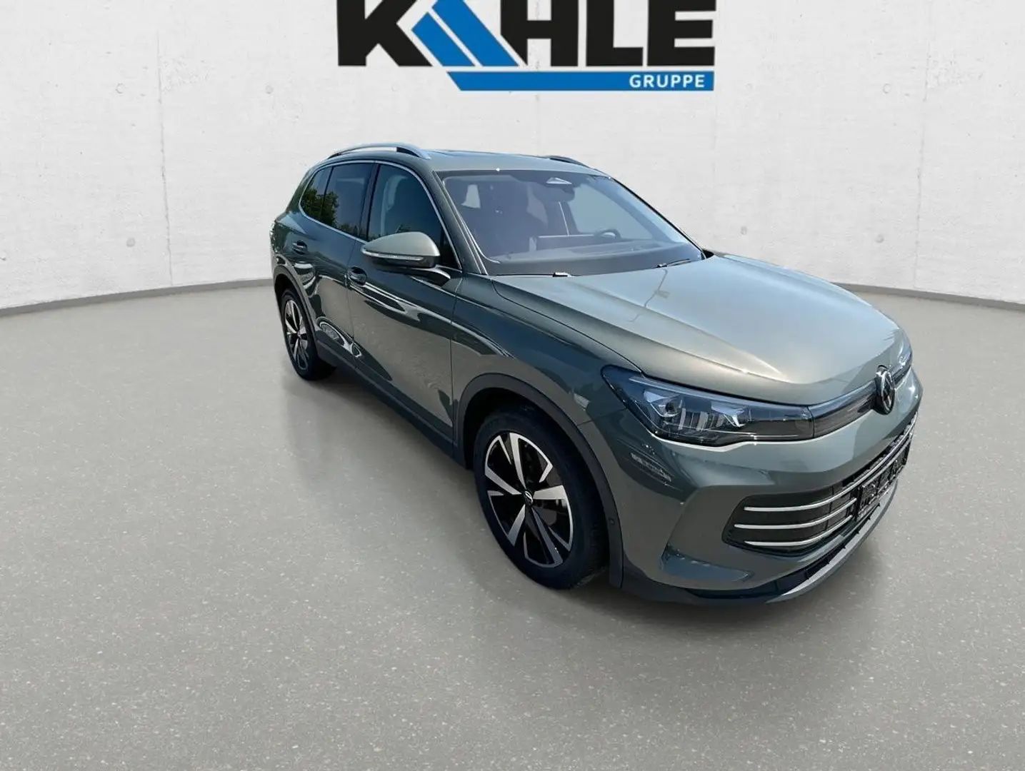 Volkswagen Tiguan 2.0 TDI DSG Elegance Navi AHK Pano Klima Grün - 2