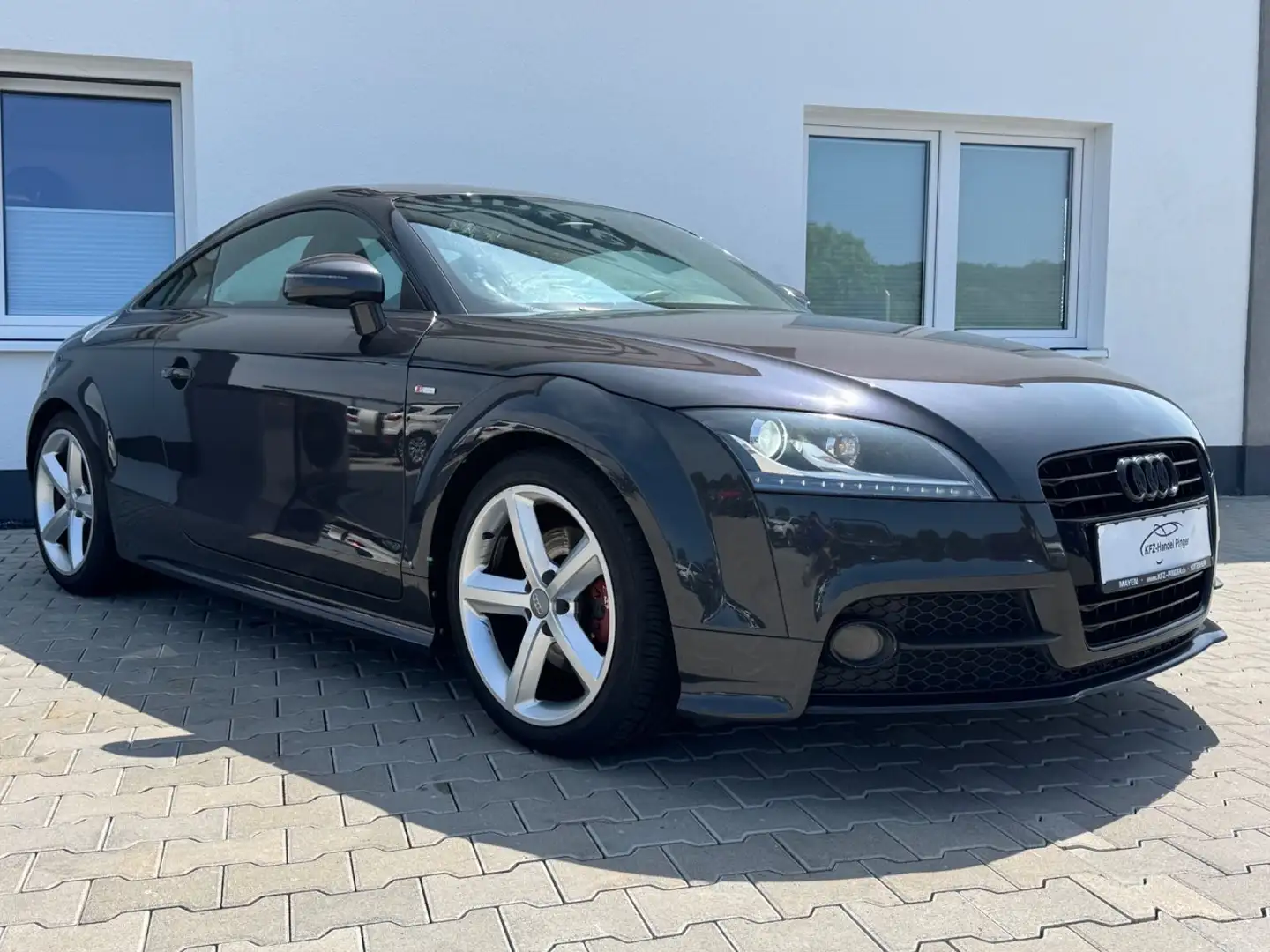 Audi TT Coupe/Roadster 1.8 TFSI Coupe S-Line Grau - 2
