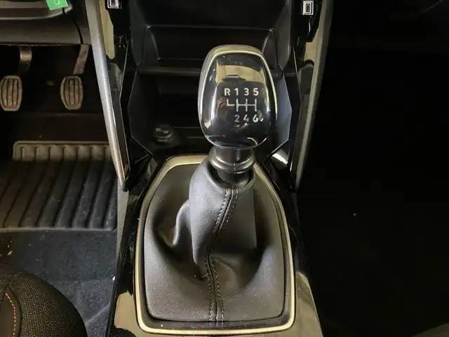 Peugeot 208 view 12