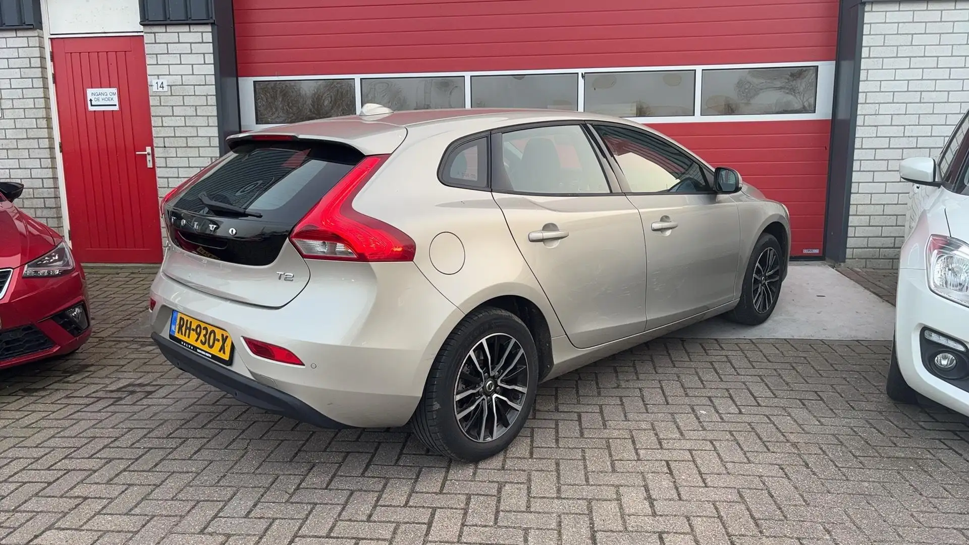 Volvo V40 2.0 T2 Nordic+ STANDKACHEL / STOELVERW / FULL LED Marrón - 2
