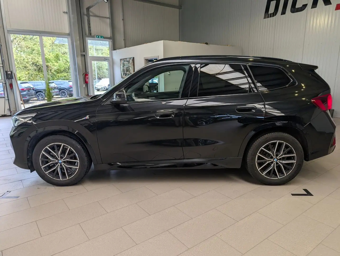 BMW X1 18 d M-Sport Pano Premium-Travel-Paket AHK Schwarz - 2