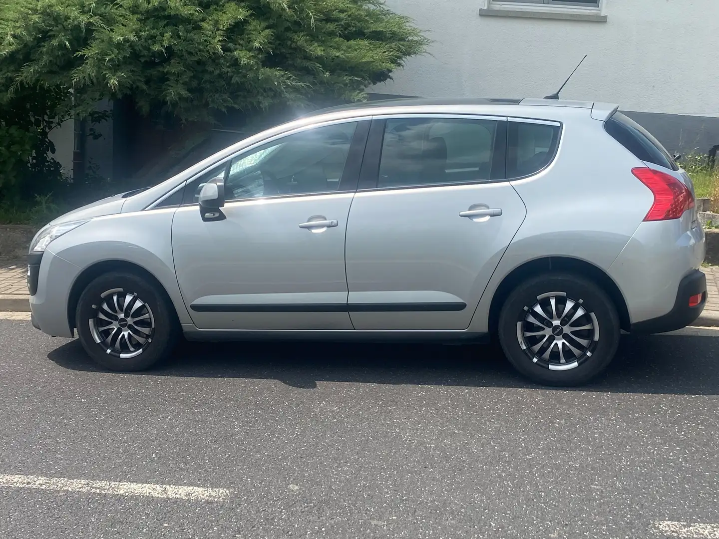 Peugeot 3008 156 PS, Alufelg, AHK, Klima, nicht Rauch, TUV 2027 Argintiu - 1
