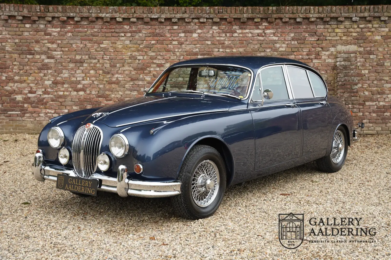 Jaguar MK II 3.4 Litre Saloon Beautiful condition, Restored in Bleu - 1