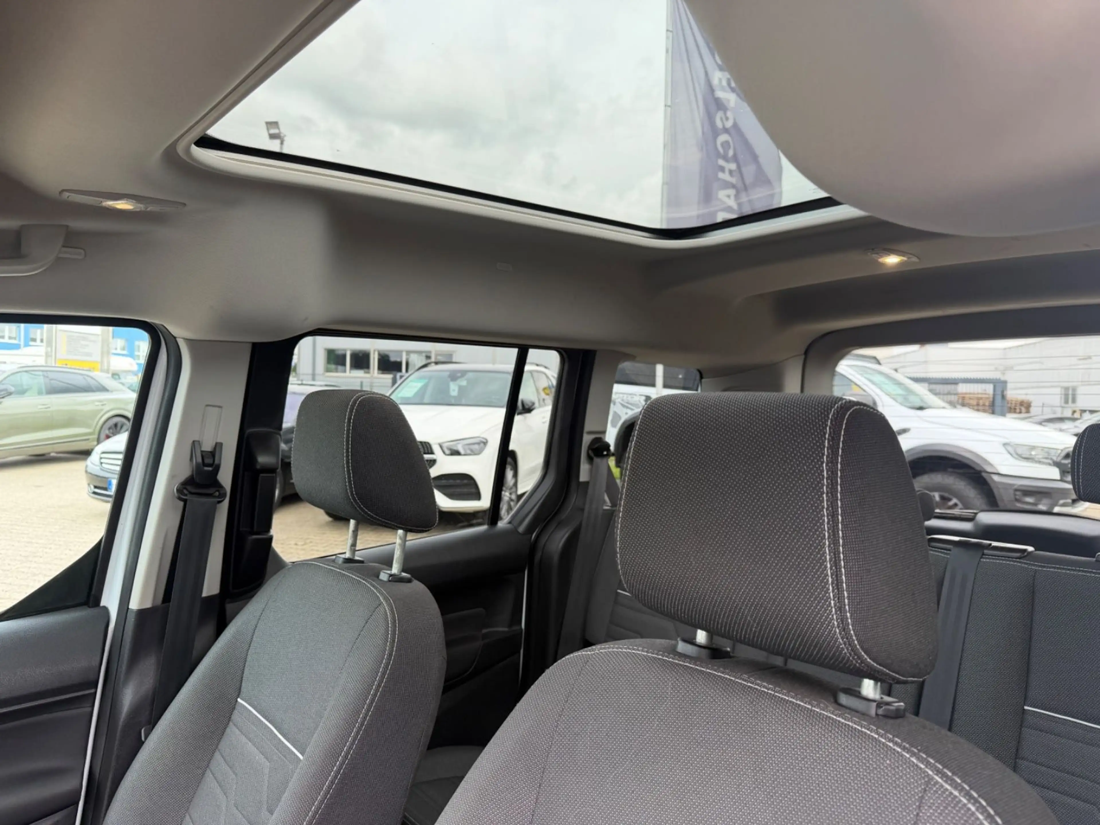 Ford Tourneo Connect Titanium Euro6, Klimaauto., Pano — photo 13