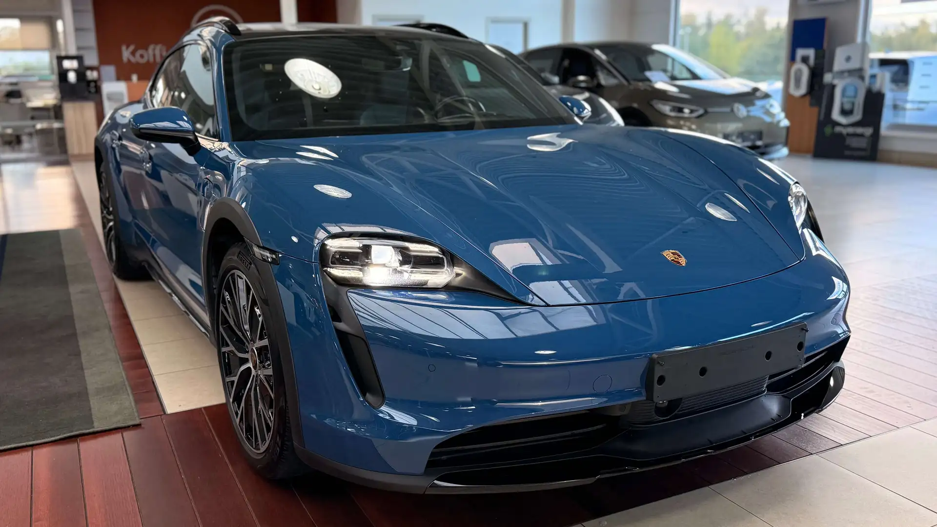 Porsche Taycan 4 Cross Turismo 350kW Panodak Bose PASM Bleu - 1