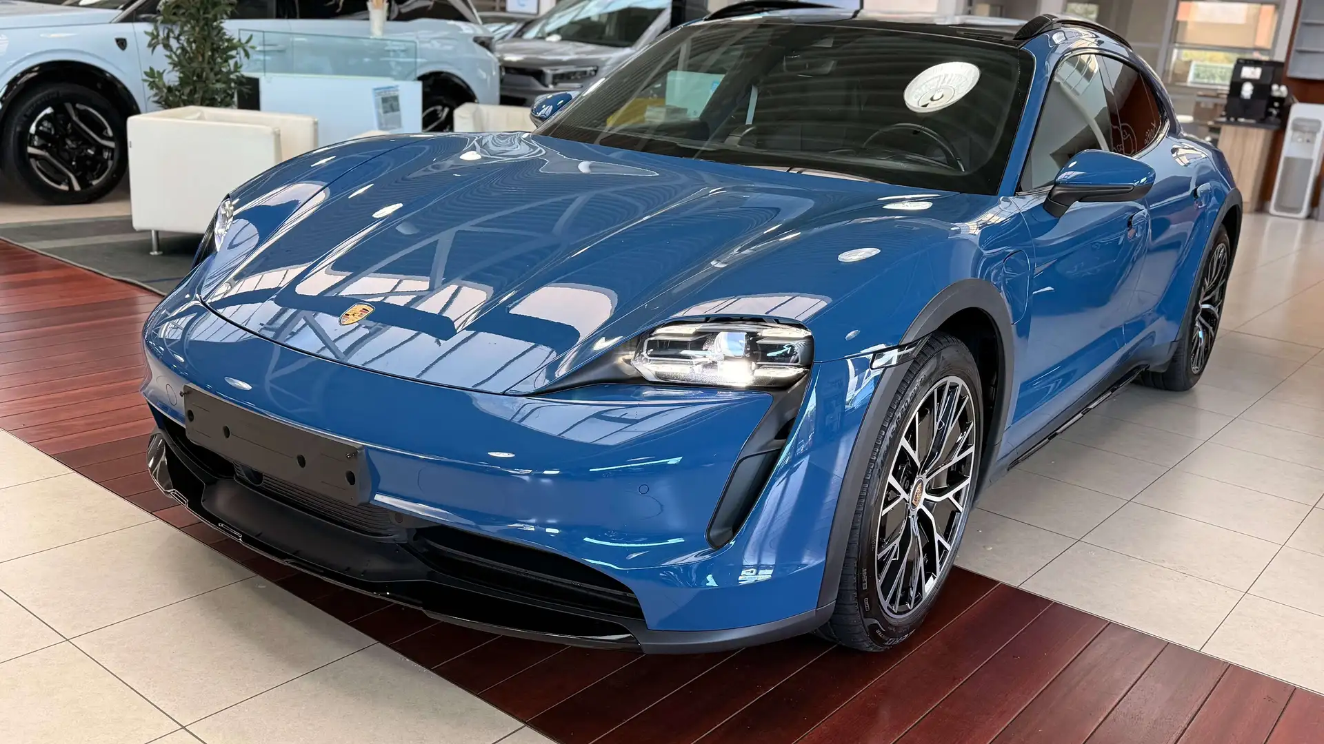 Porsche Taycan 4 Cross Turismo 350kW Panodak Bose PASM Bleu - 2
