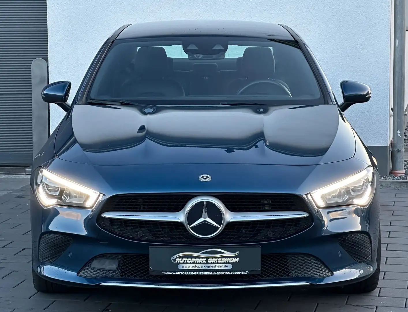 Mercedes-Benz CLA 220 Coupe 7G*NAV*DIGITAL Tacho*KAMERA*CARBON Bleu - 2