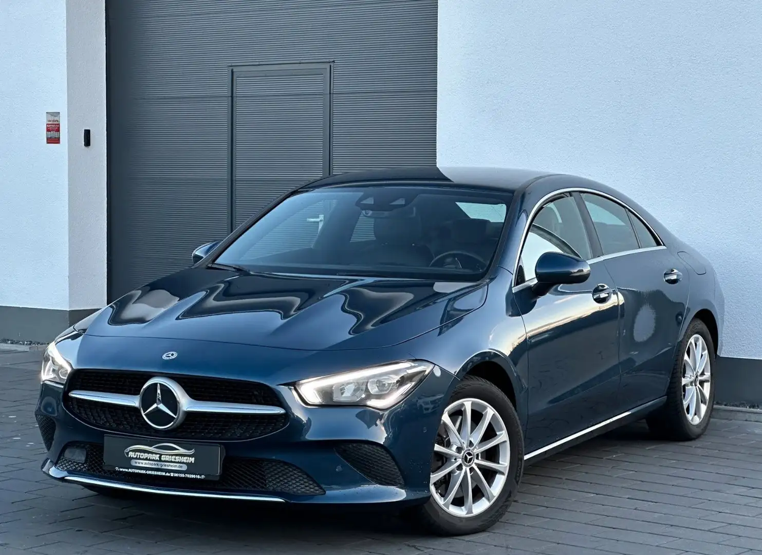 Mercedes-Benz CLA 220 Coupe 7G*NAV*DIGITAL Tacho*KAMERA*CARBON Bleu - 1