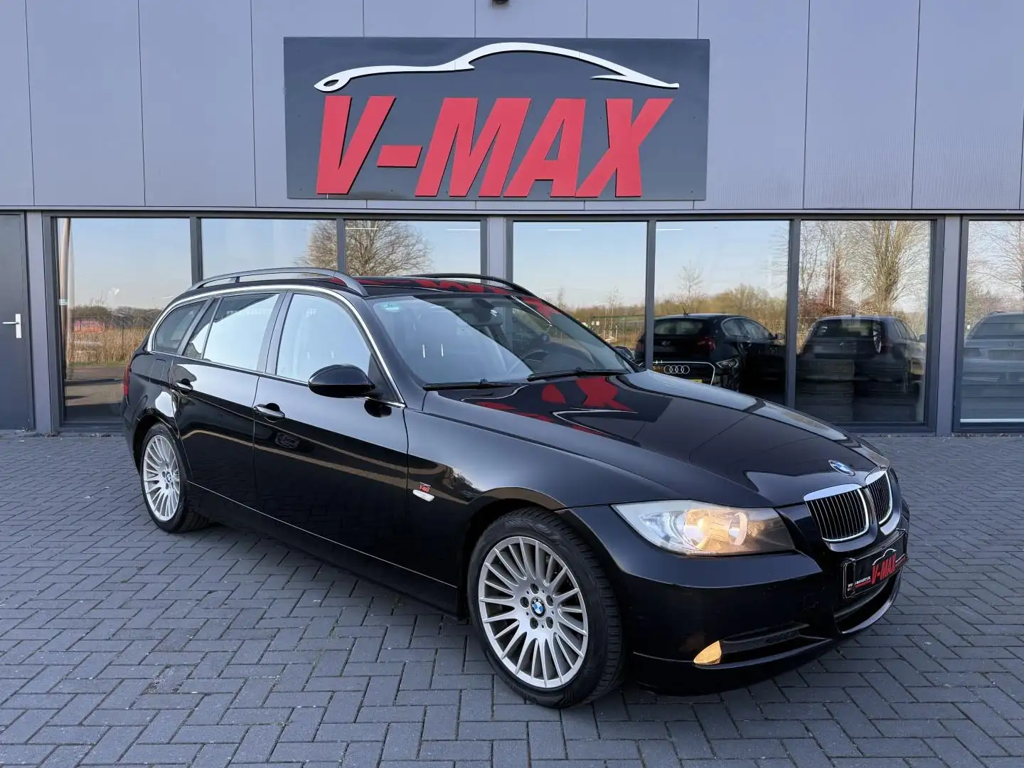 BMW 325 3-serie Touring 325i Touring Business Clima Pdc Tr Zwart - 2