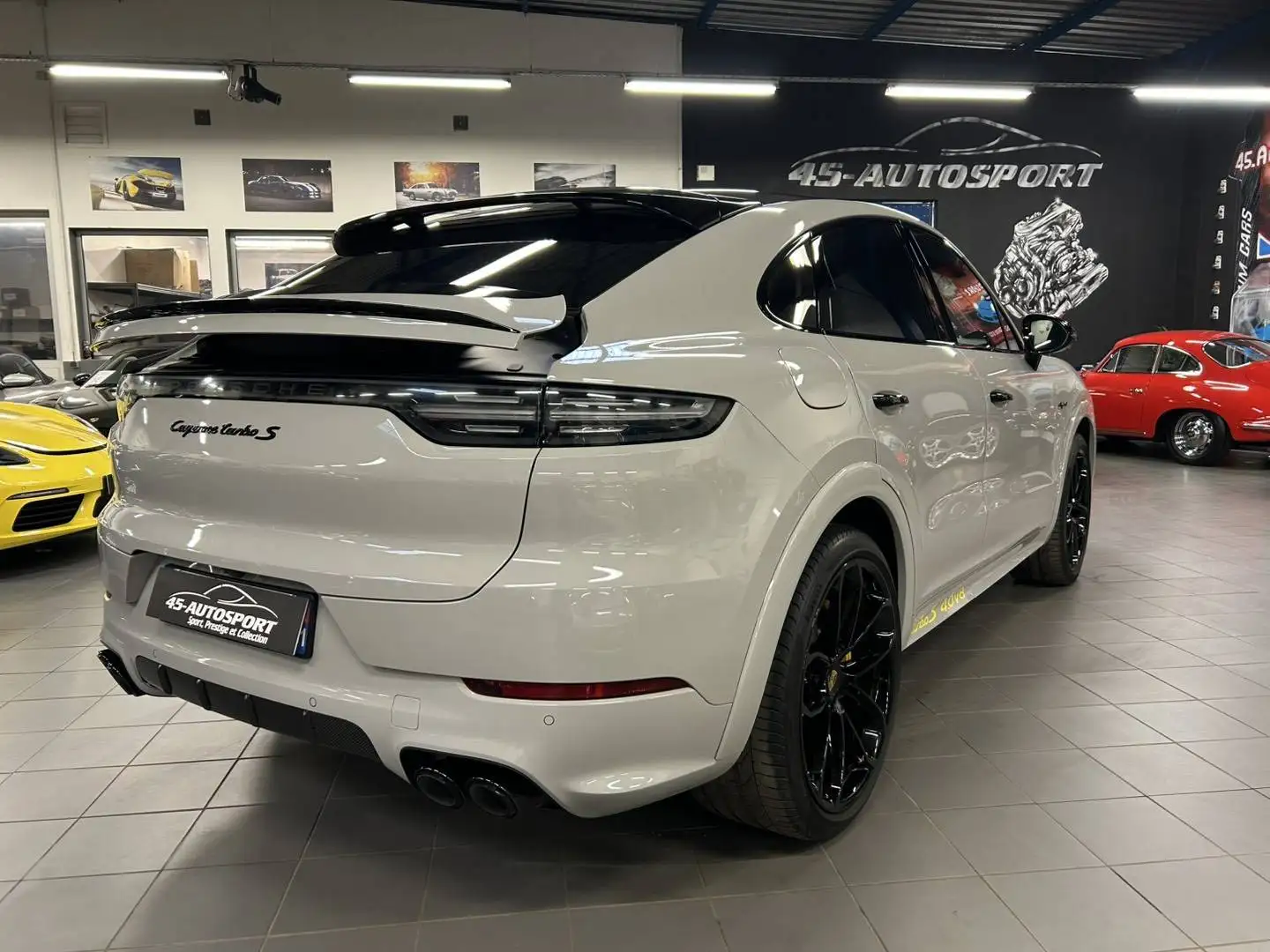Porsche Cayenne V8 4.0 680ch Turbo S Hybrid Grigio - 2