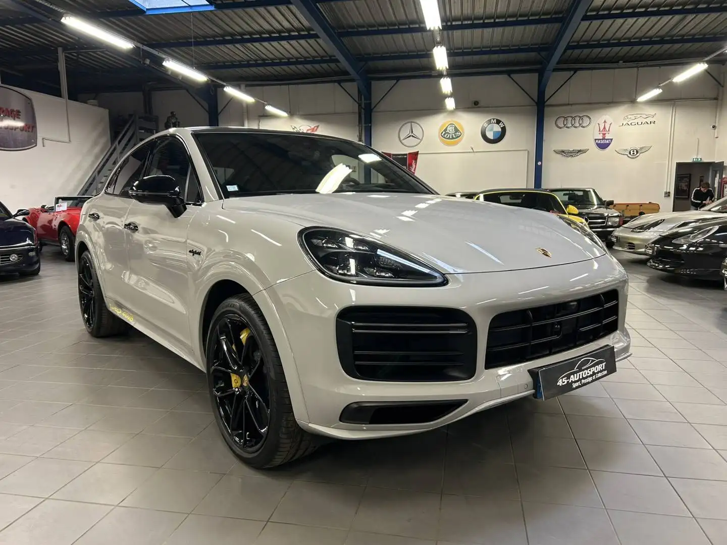 Porsche Cayenne V8 4.0 680ch Turbo S Hybrid Grigio - 1