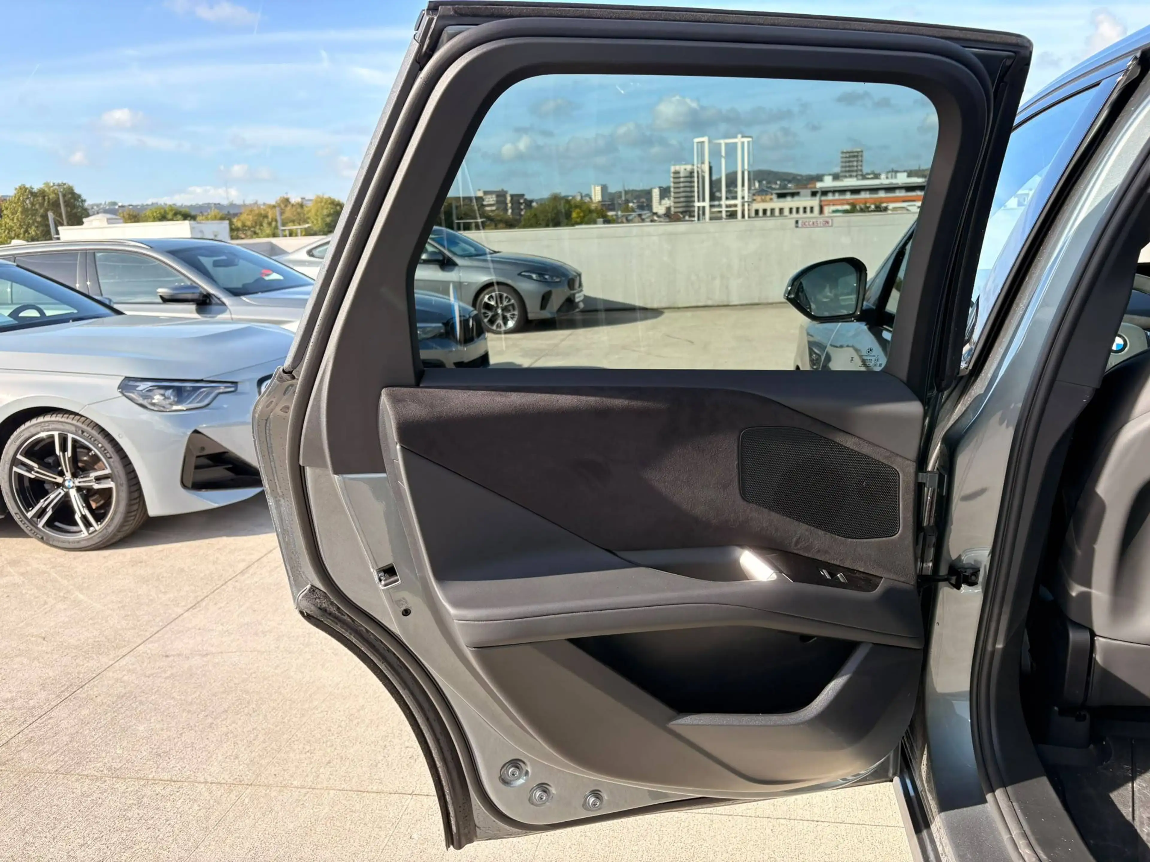 BMW iX3 iX3 113.4 kWh 50 xDrive — photo 15