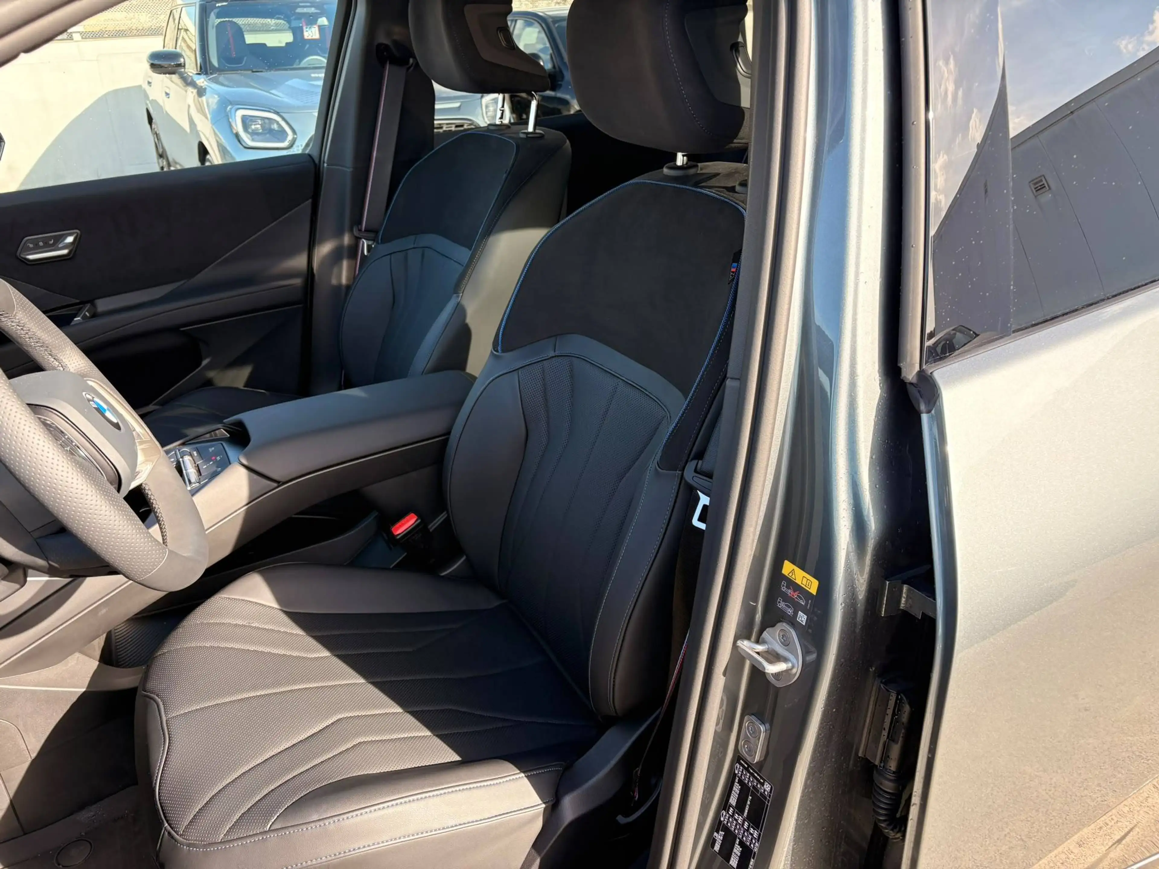 BMW iX3 iX3 113.4 kWh 50 xDrive — photo 11