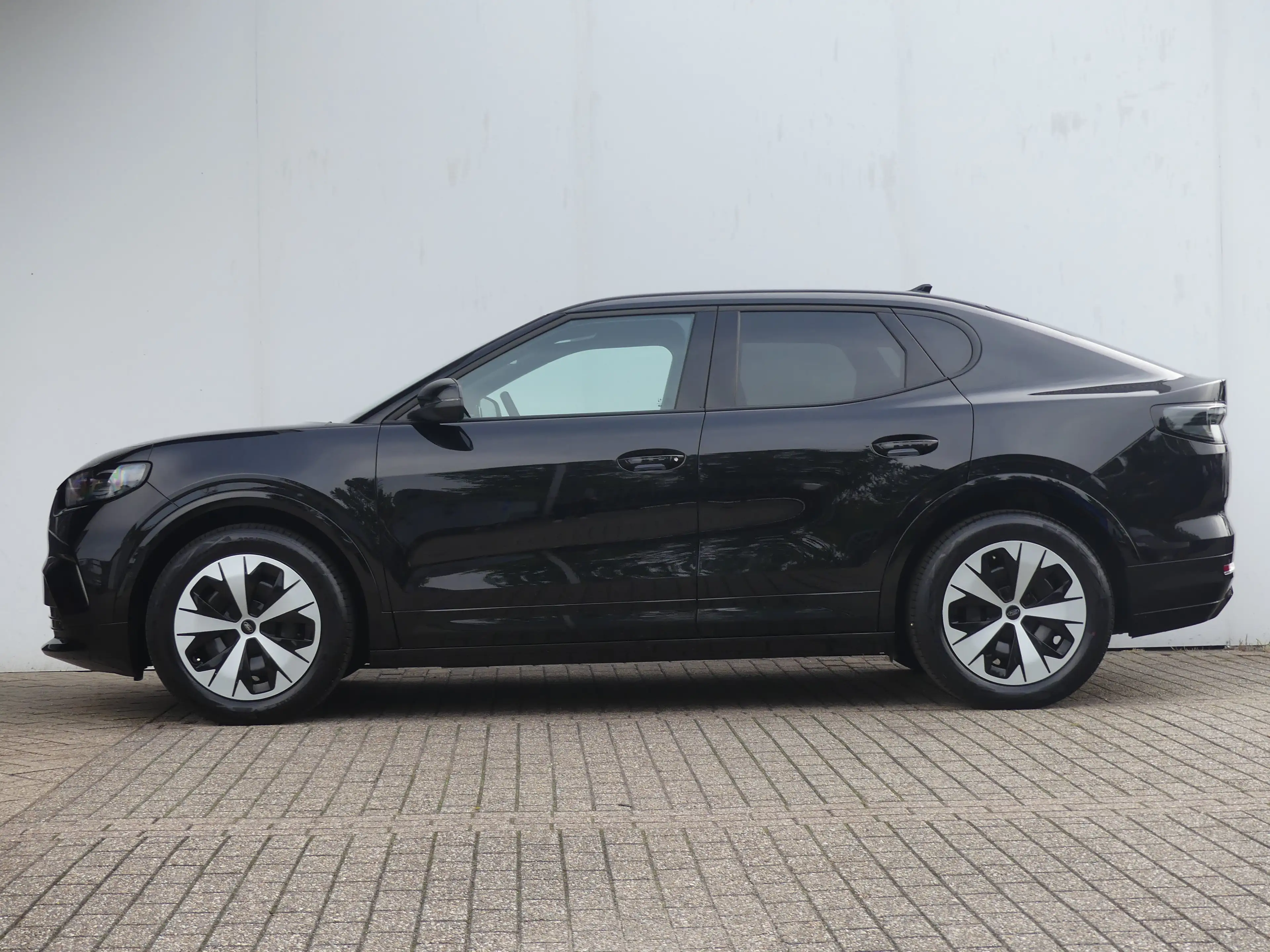 Ford Capri Style Standard Range RWD 52 kWh | ADAPTIVE CRUISE — photo 2