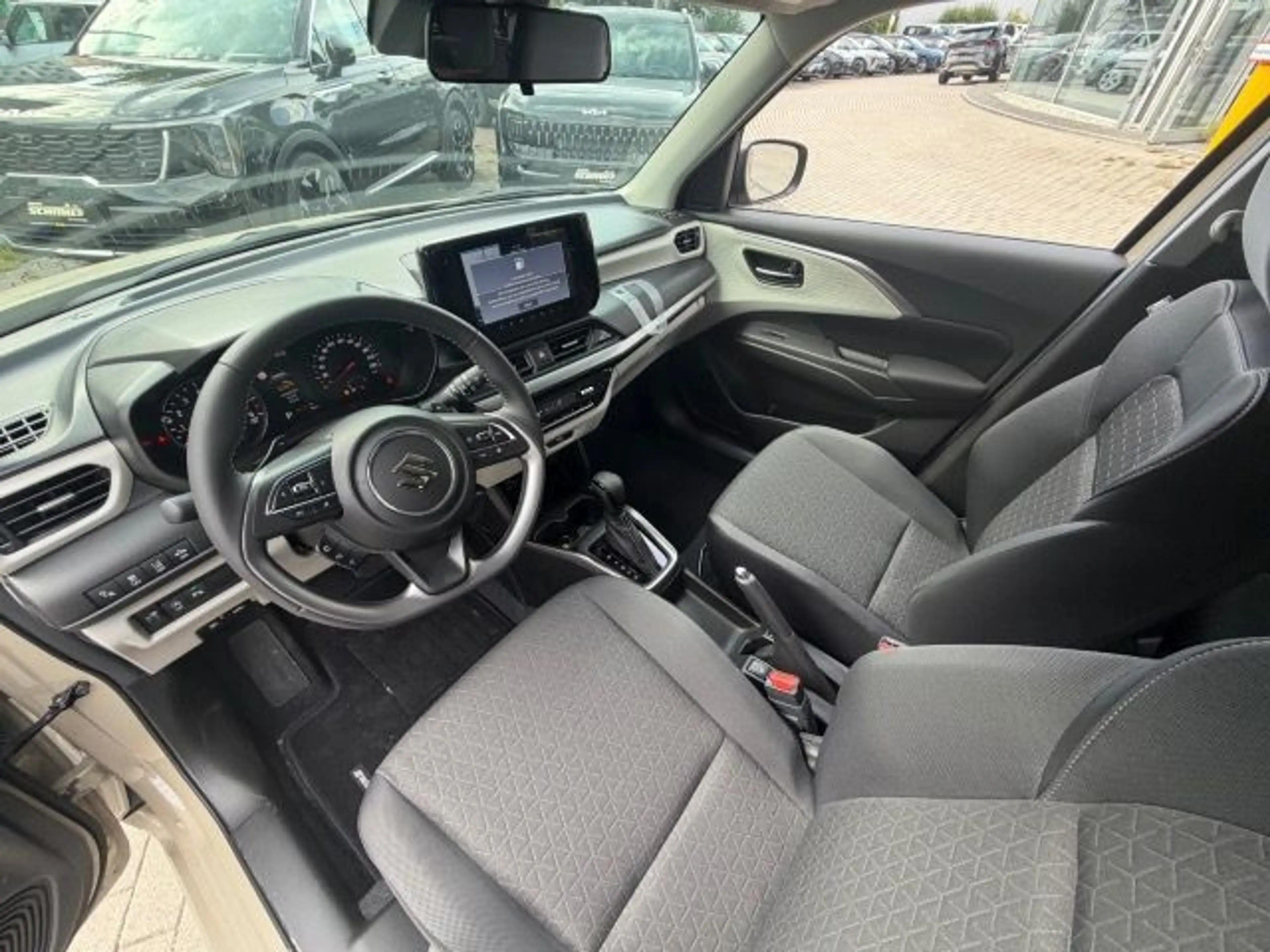 Suzuki Swift SWIFT COMFORT+ CVT HYBRID — photo 14