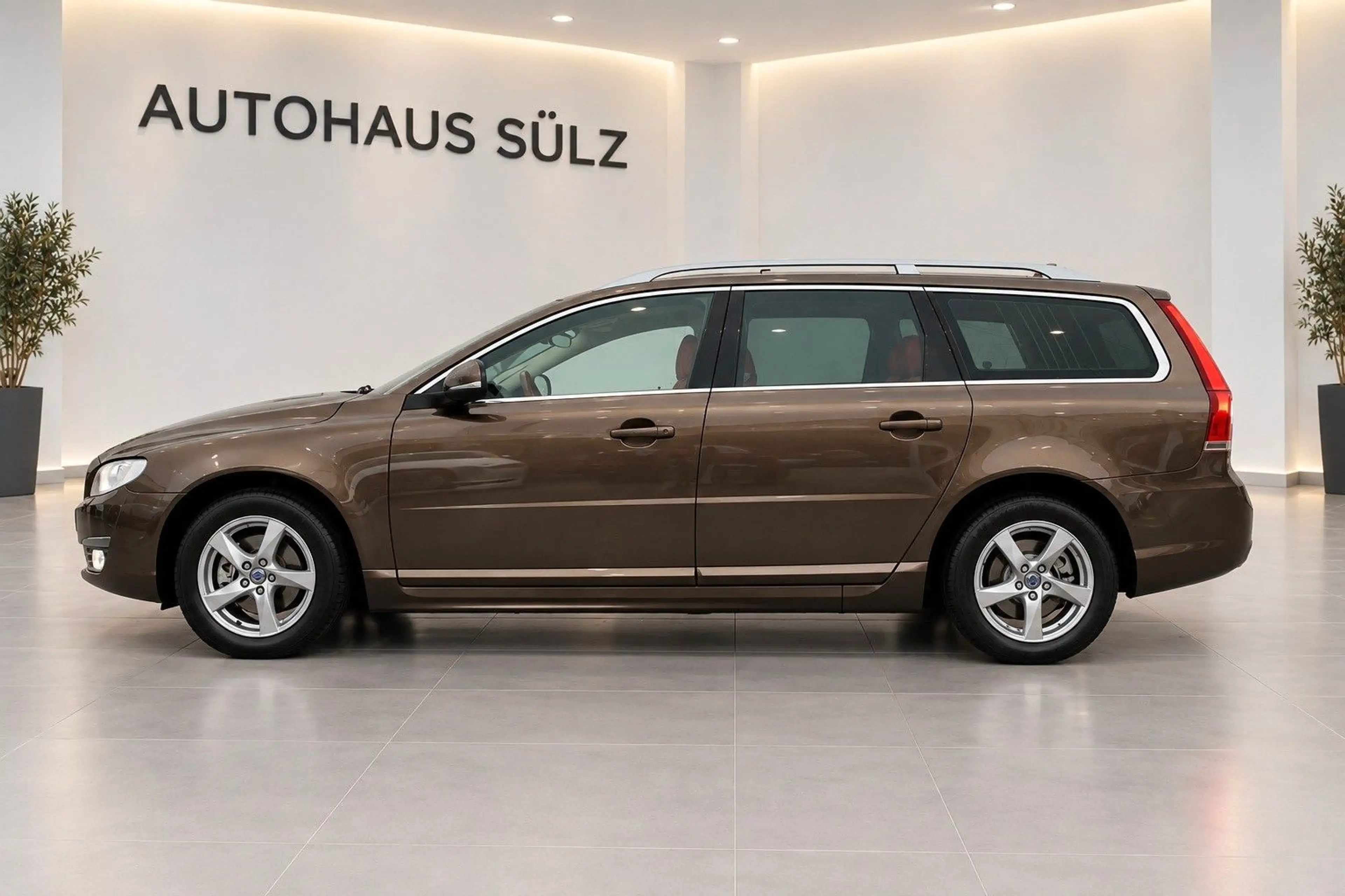 Volvo V70 Kombi D4 Inscription/Auto./Leder/Navi/AHK — photo 7