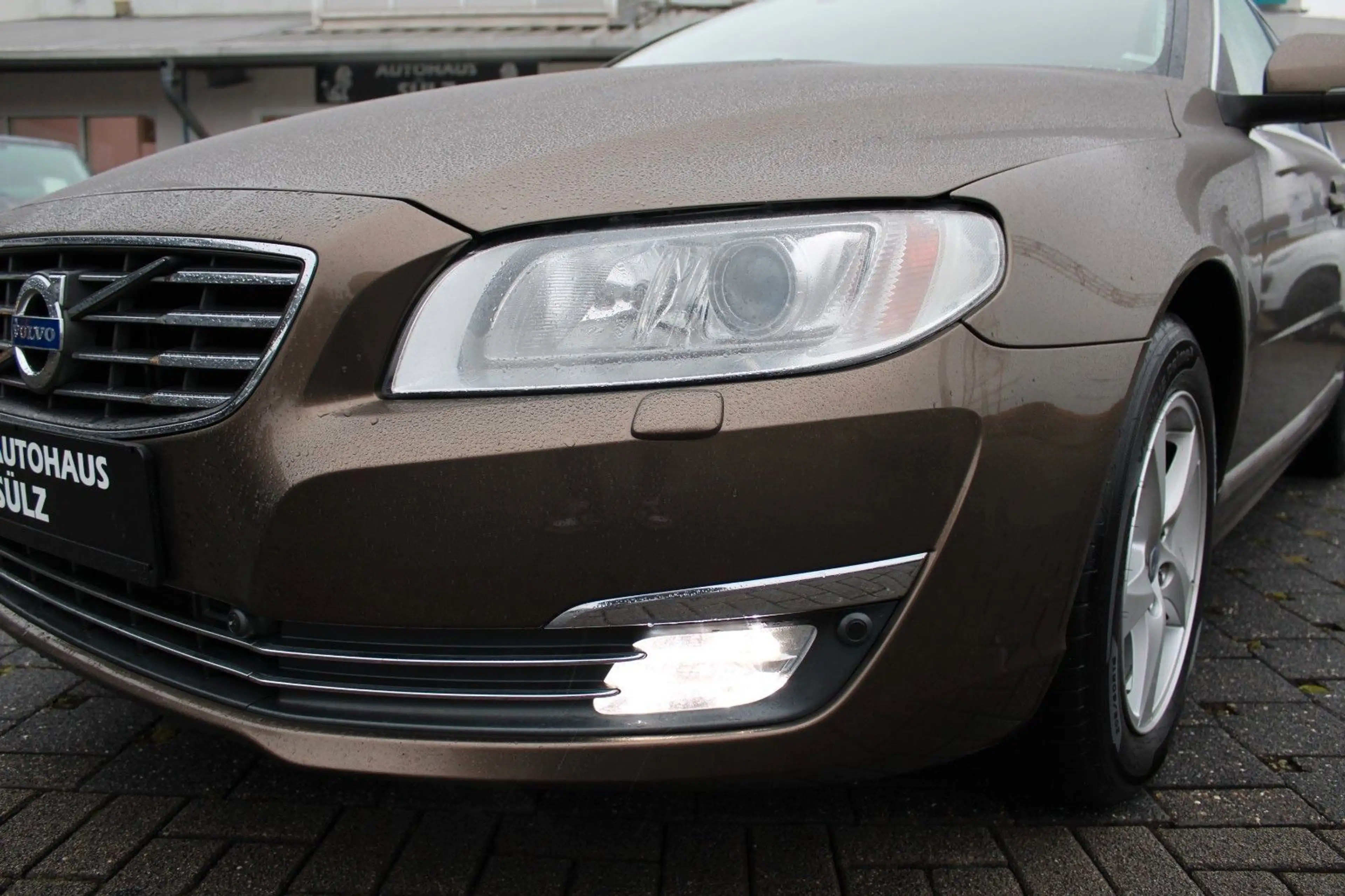 Volvo V70 Kombi D4 Inscription/Auto./Leder/Navi/AHK — photo 9