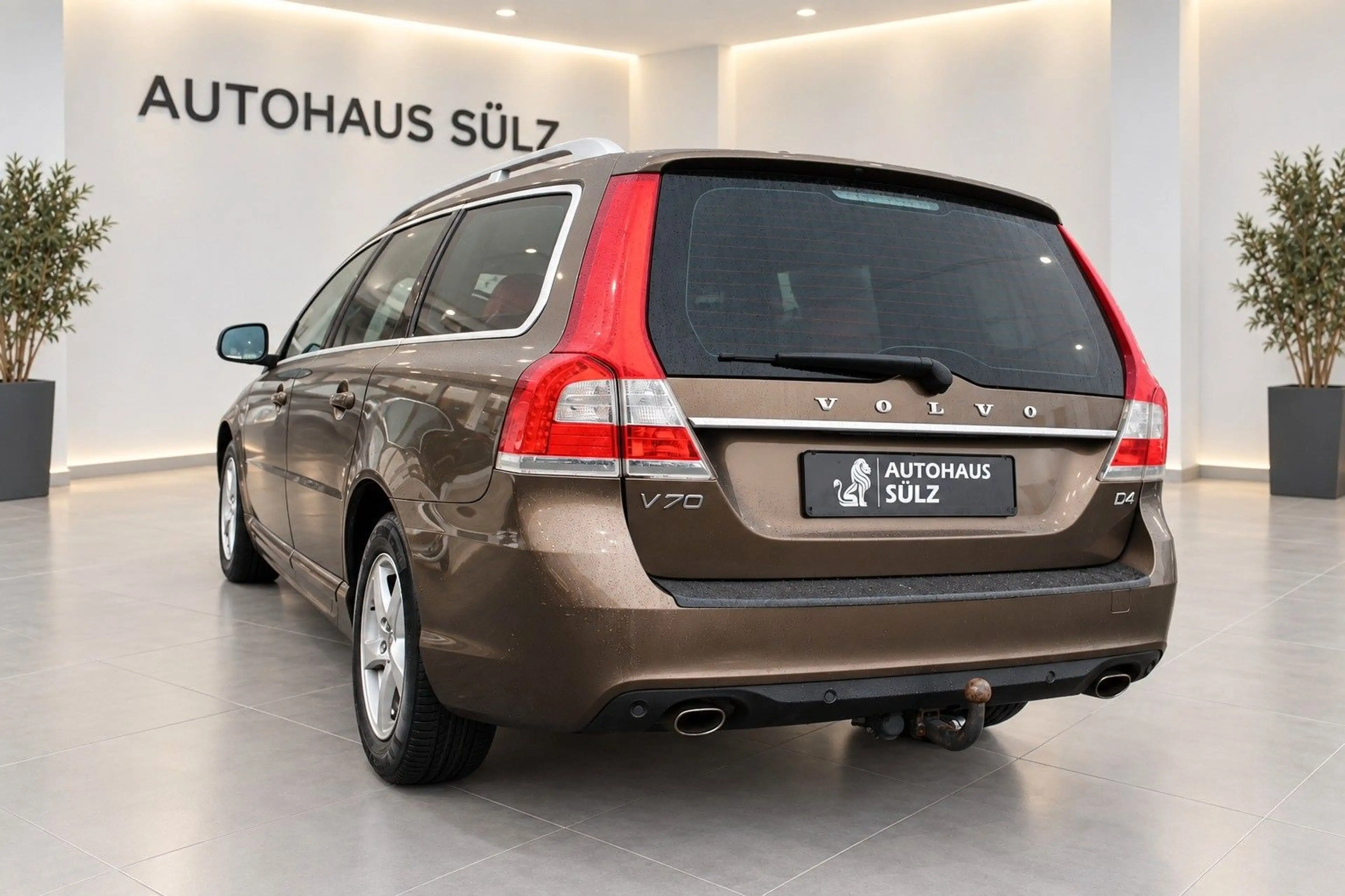 Volvo V70 Kombi D4 Inscription/Auto./Leder/Navi/AHK — photo 4