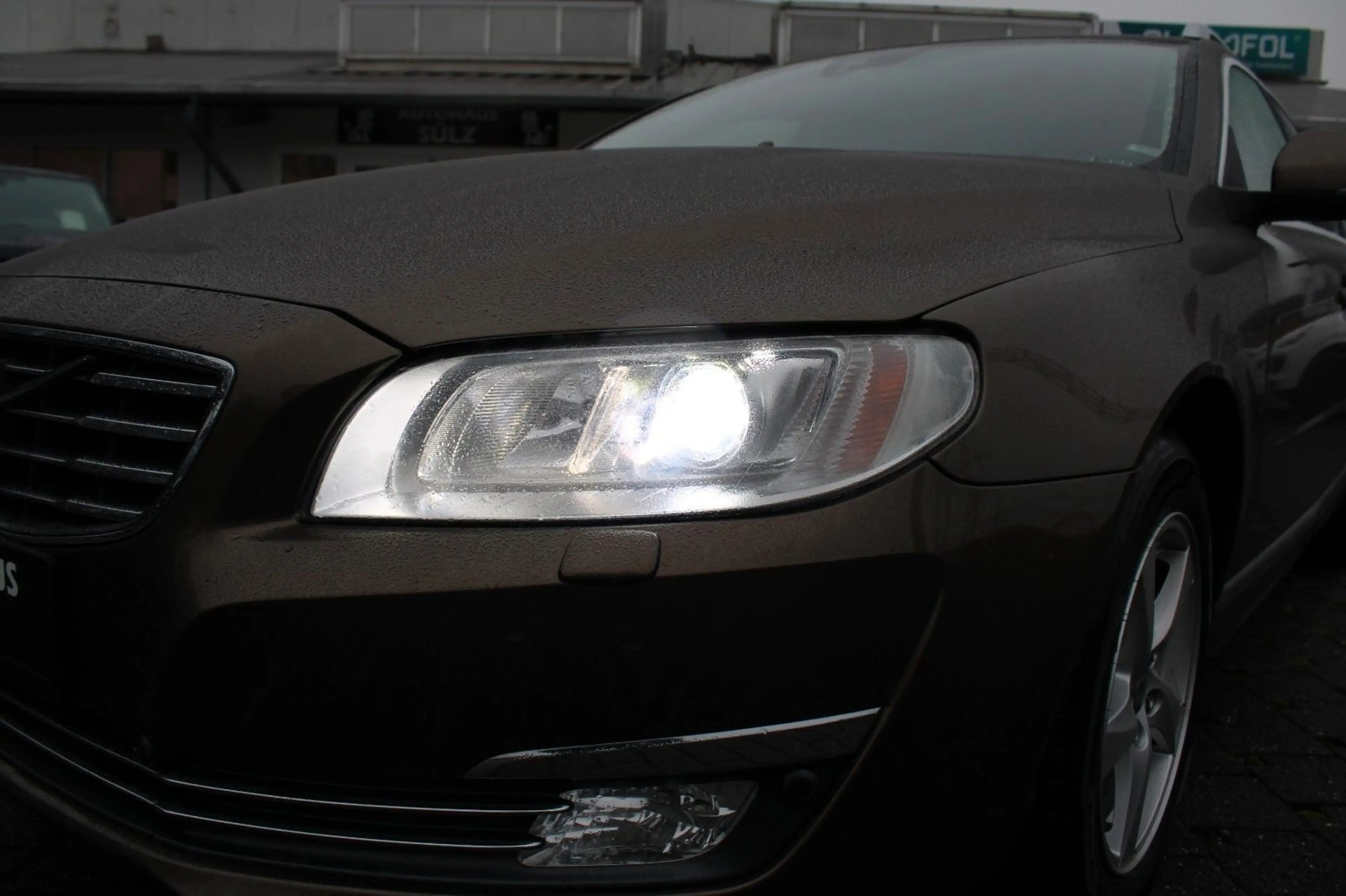 Volvo V70 Kombi D4 Inscription/Auto./Leder/Navi/AHK — photo 10