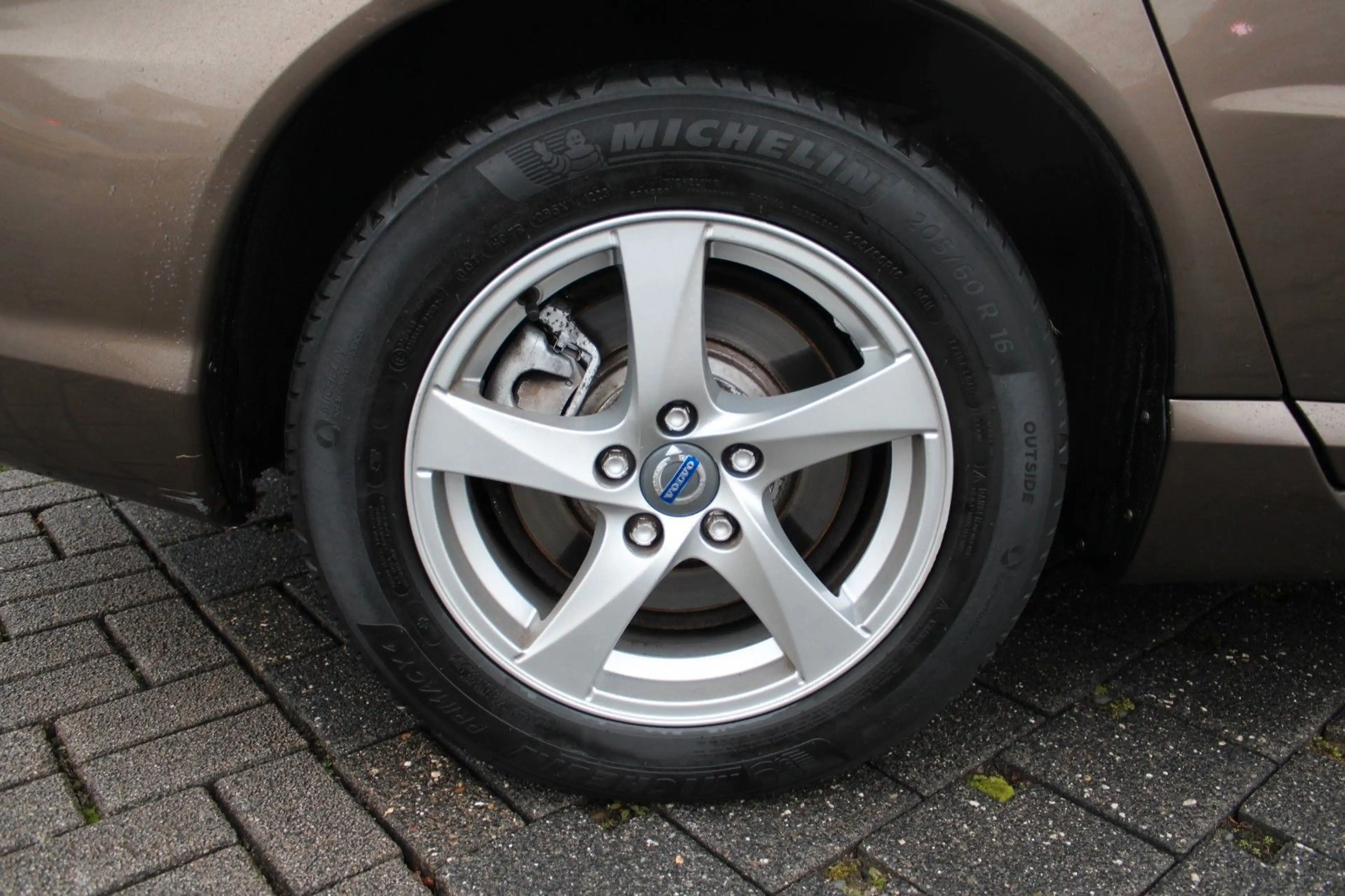 Volvo V70 Kombi D4 Inscription/Auto./Leder/Navi/AHK — photo 11