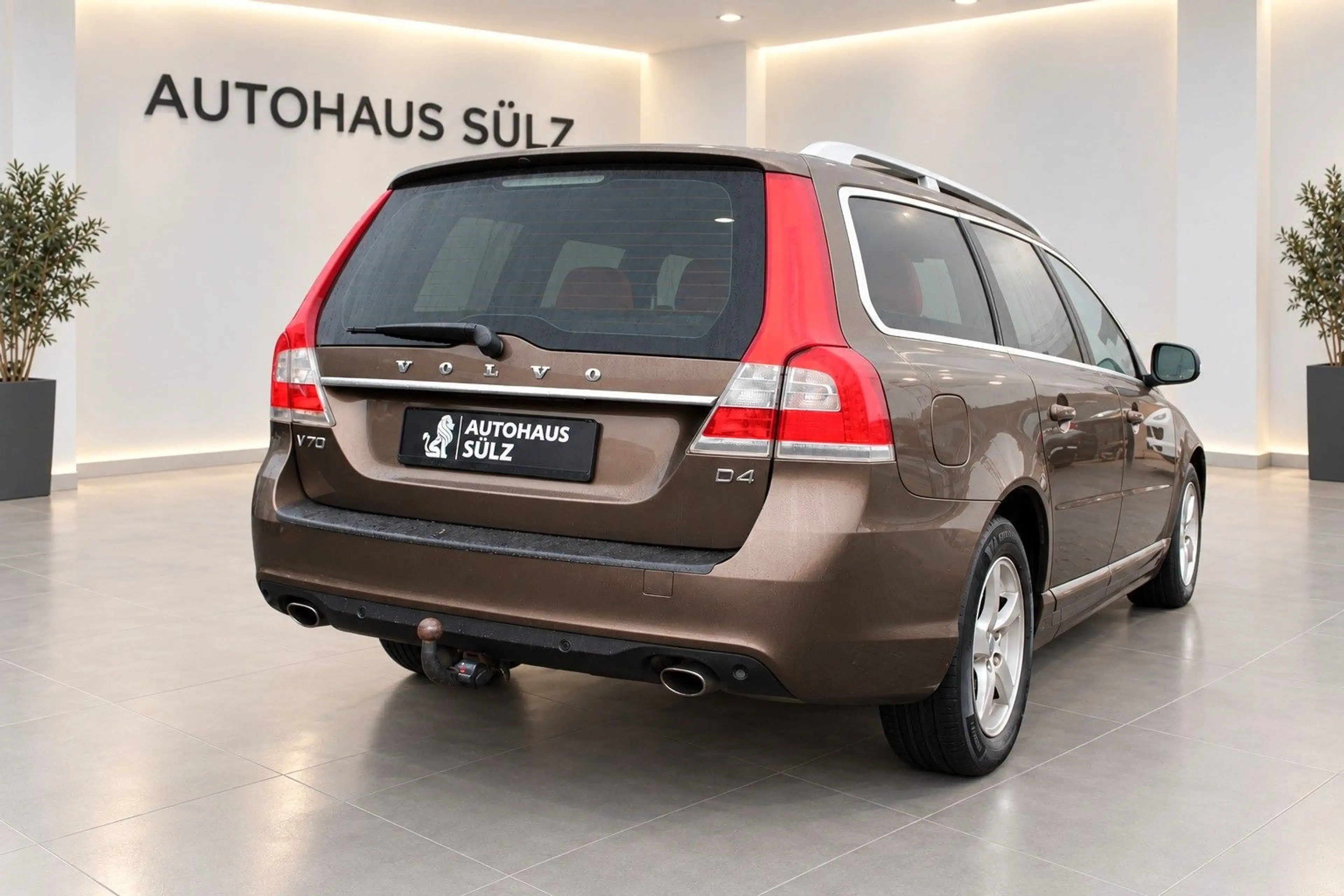 Volvo V70 Kombi D4 Inscription/Auto./Leder/Navi/AHK — photo 5