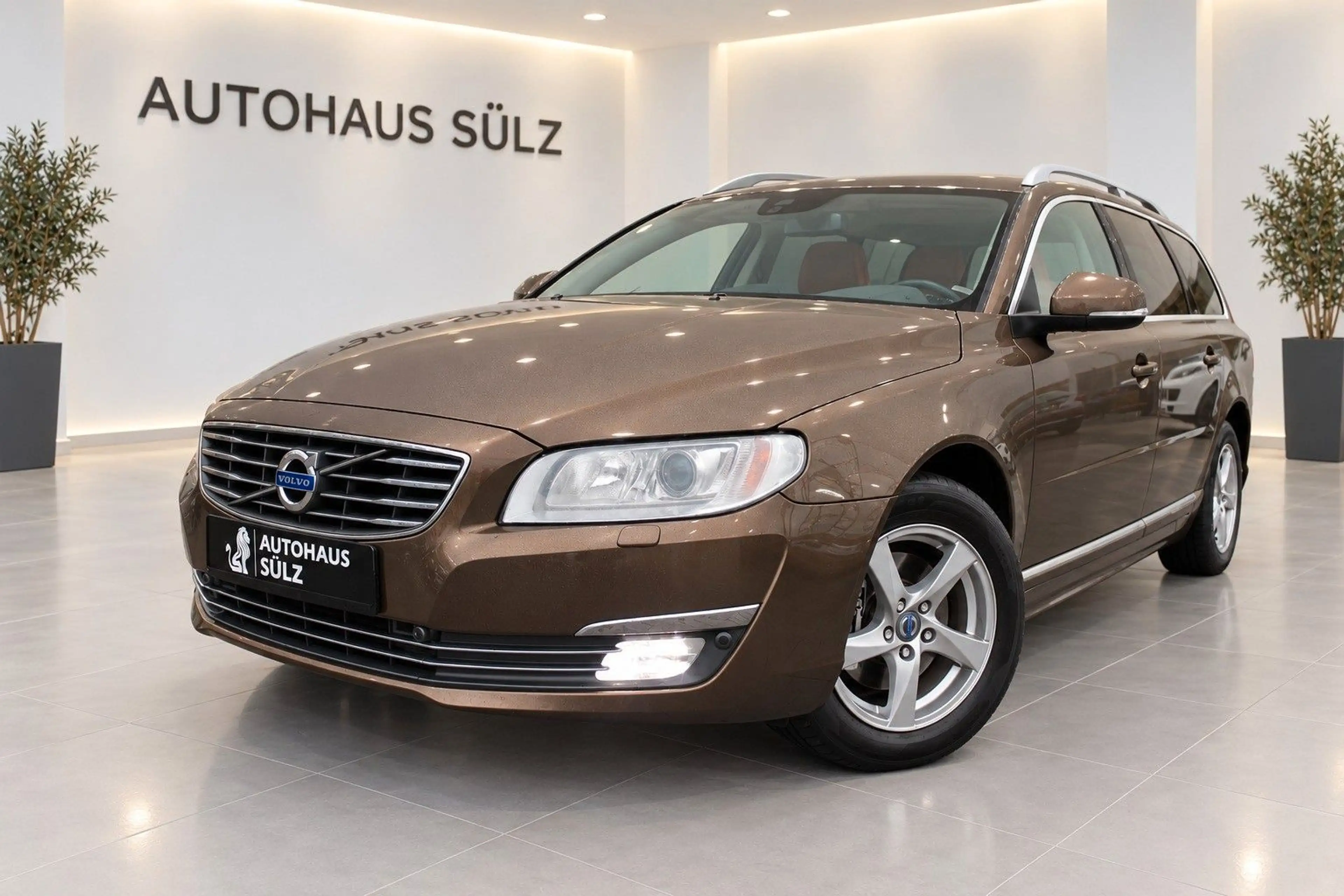 Volvo V70 Kombi D4 Inscription/Auto./Leder/Navi/AHK — photo 2