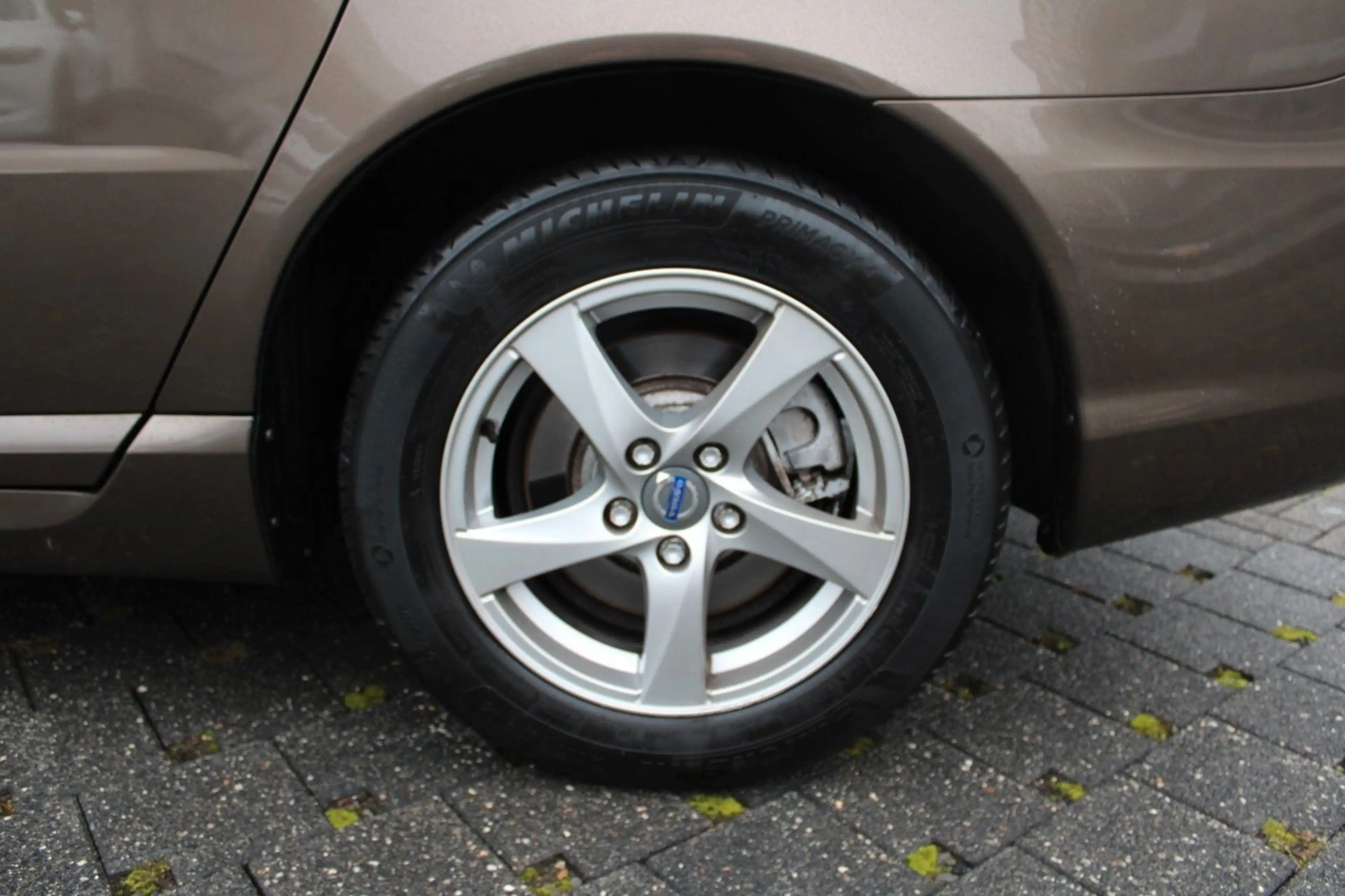 Volvo V70 Kombi D4 Inscription/Auto./Leder/Navi/AHK — photo 14