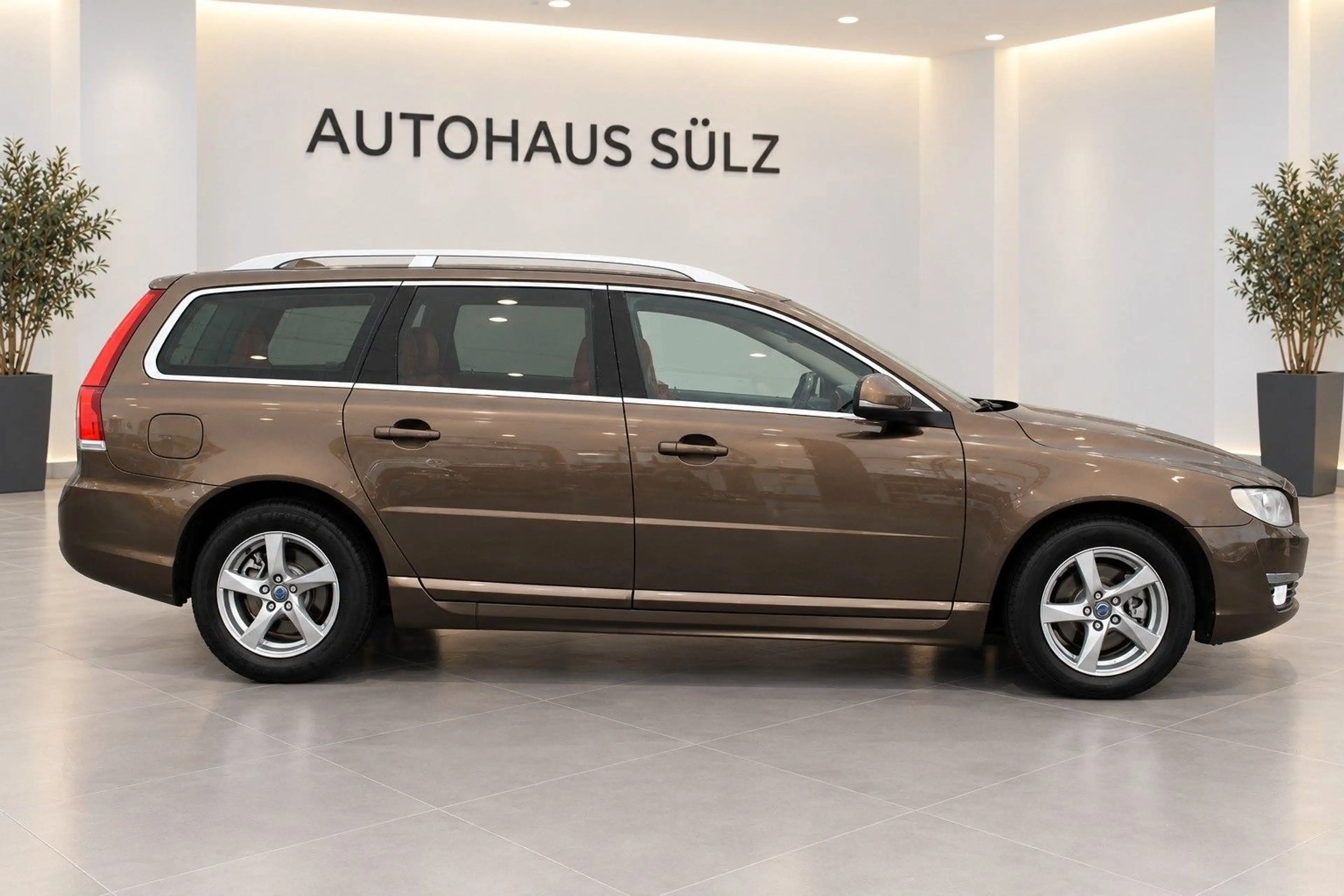 Volvo V70 Kombi D4 Inscription/Auto./Leder/Navi/AHK — photo 8