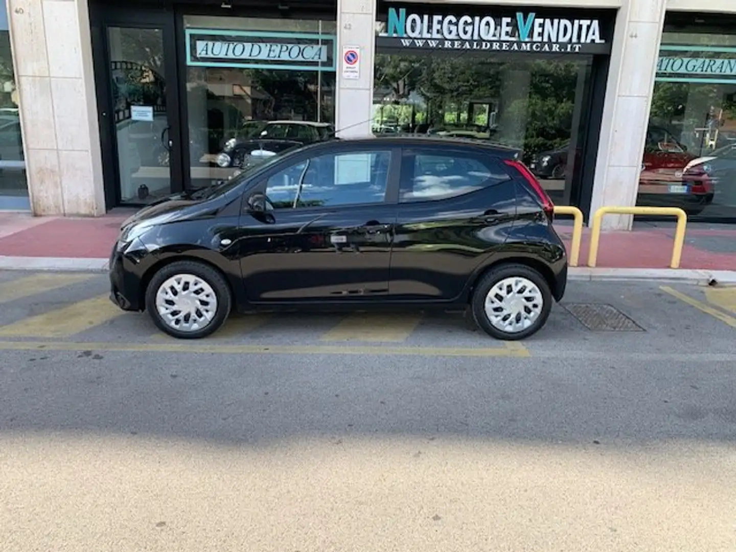 Toyota Aygo 5p 1.0 x-cool 72cv Noir - 1