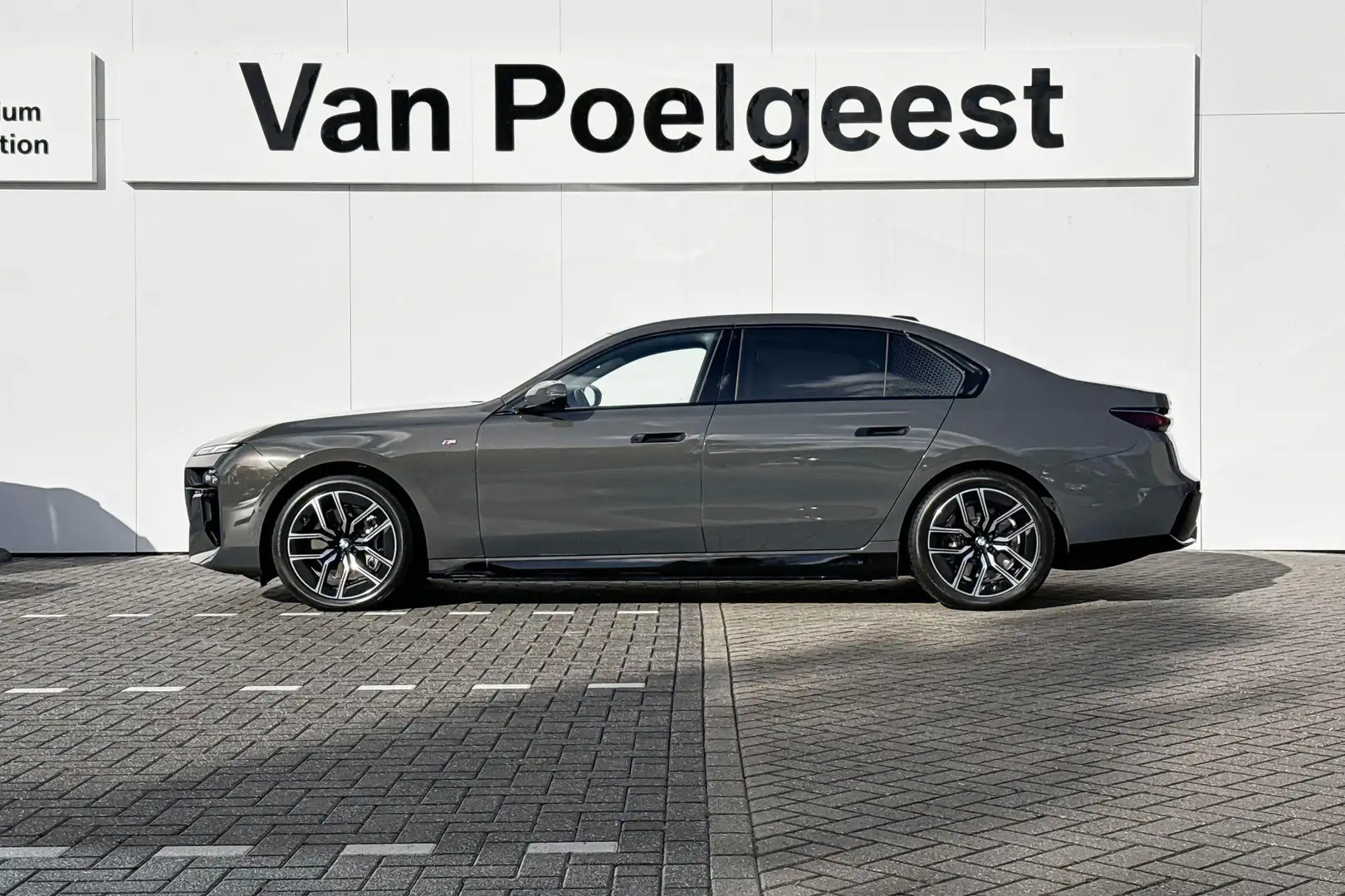 BMW i7 xDrive60 106 kWh | Exclusive Lounge | Connoisseur Grau - 2