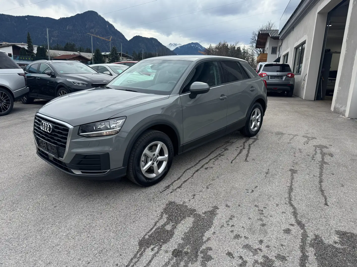 Audi Q2 basis ultra Grau - 2