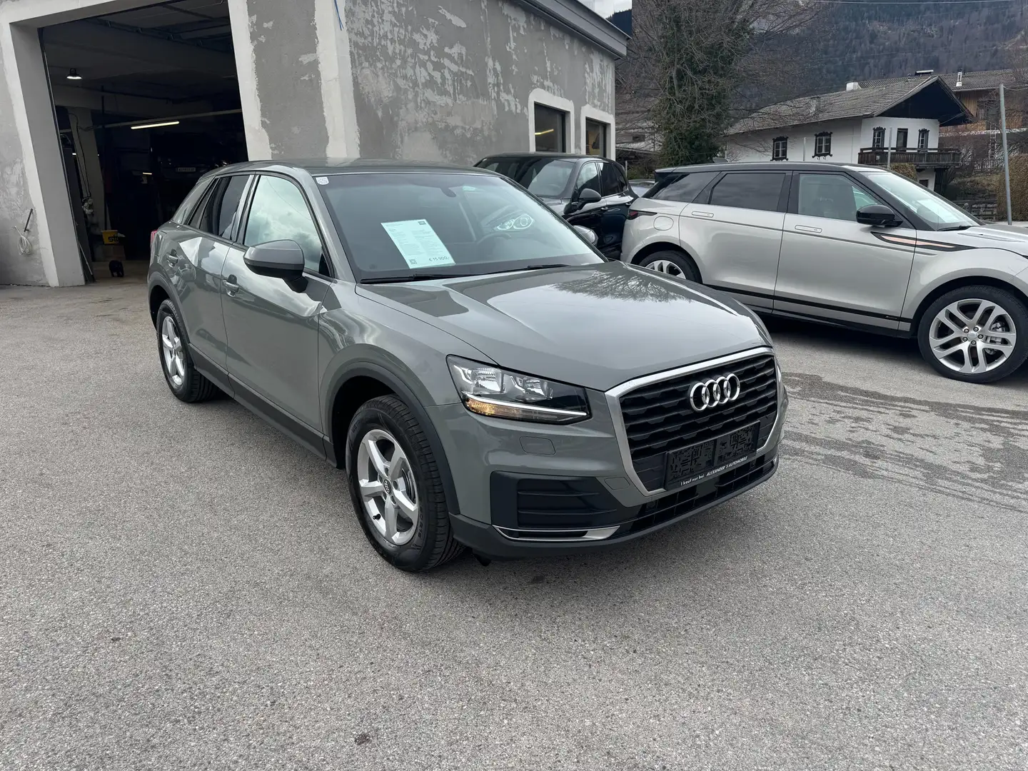 Audi Q2 basis ultra Grau - 1