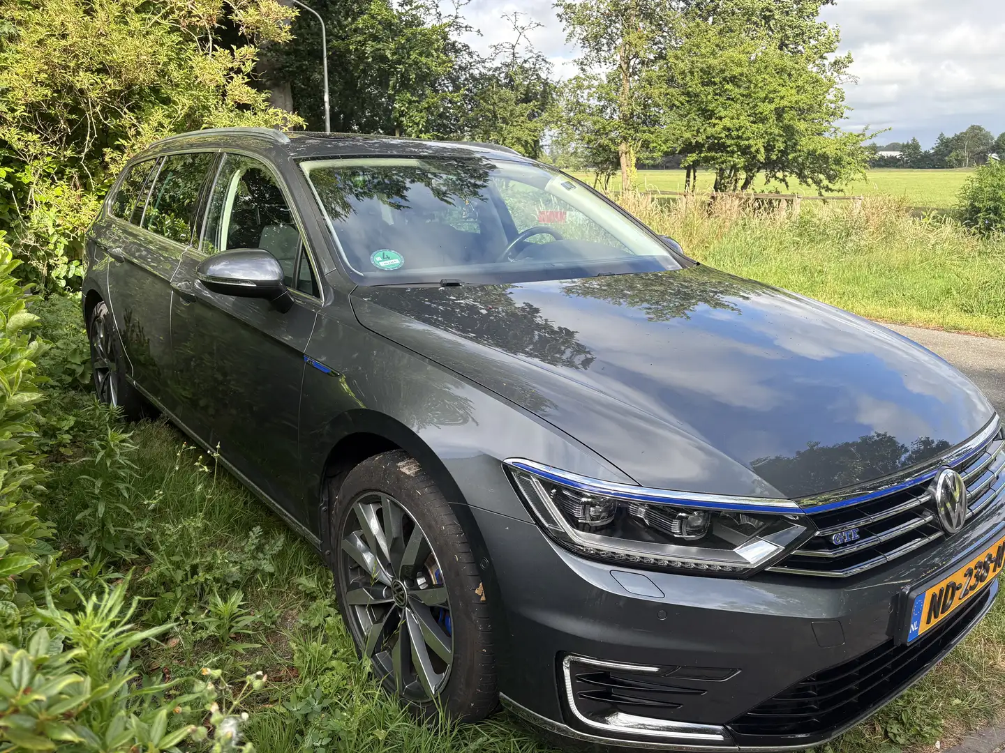 Volkswagen Passat 1.4 TSI GTE PANO+LEER+CAMERA+TREKH Grijs - 1