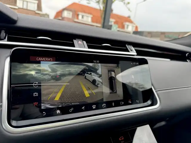 Land Rover Range Rover Velar view 13