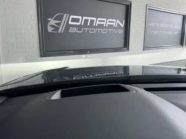 Land Rover Range Rover Velar view 14