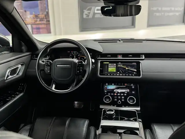 Land Rover Range Rover Velar view 2