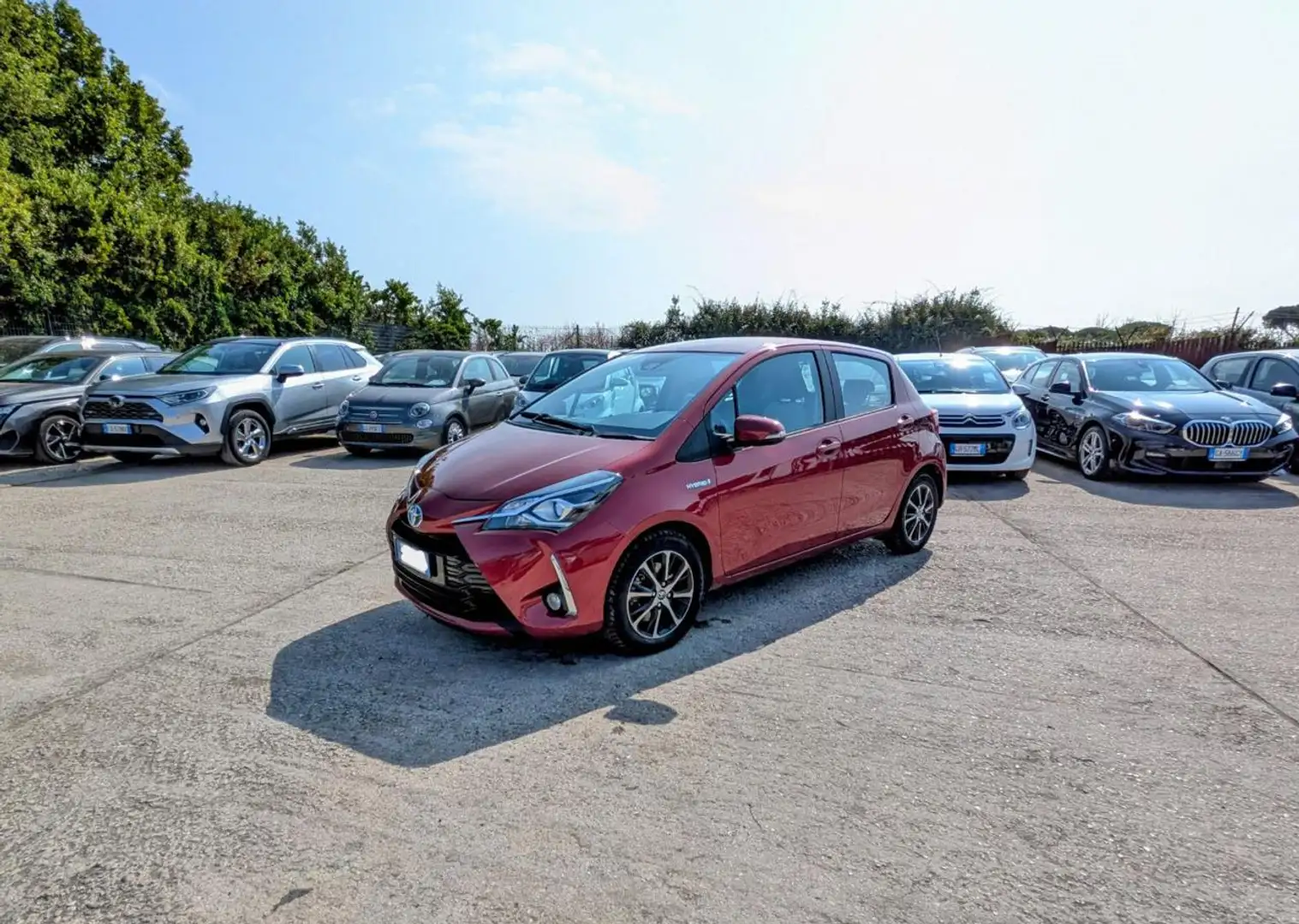 Toyota Yaris BUSINESS 1.5h 73cv SAFETYPACK Rosso - 1