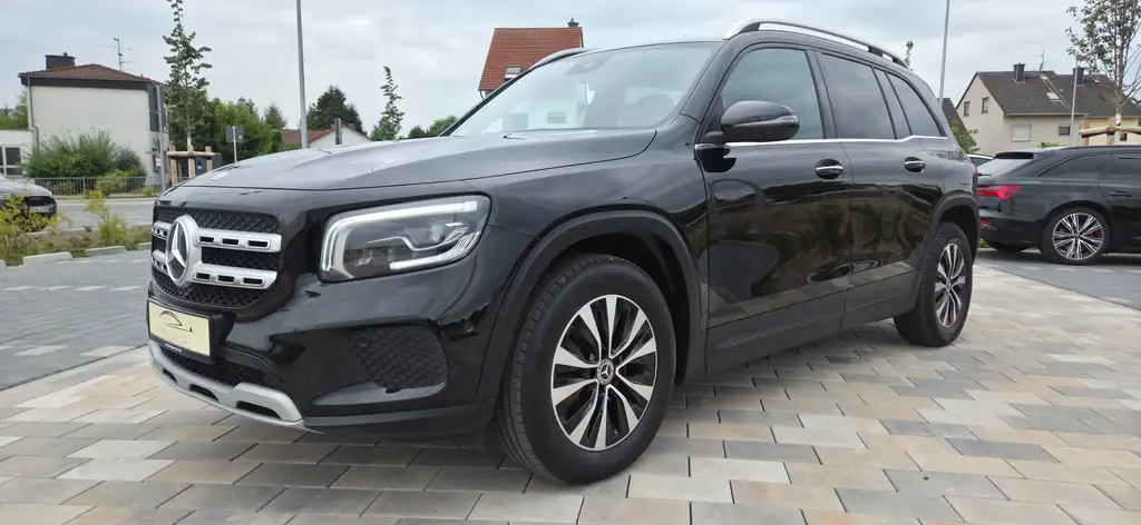Mercedes-Benz GLB 220