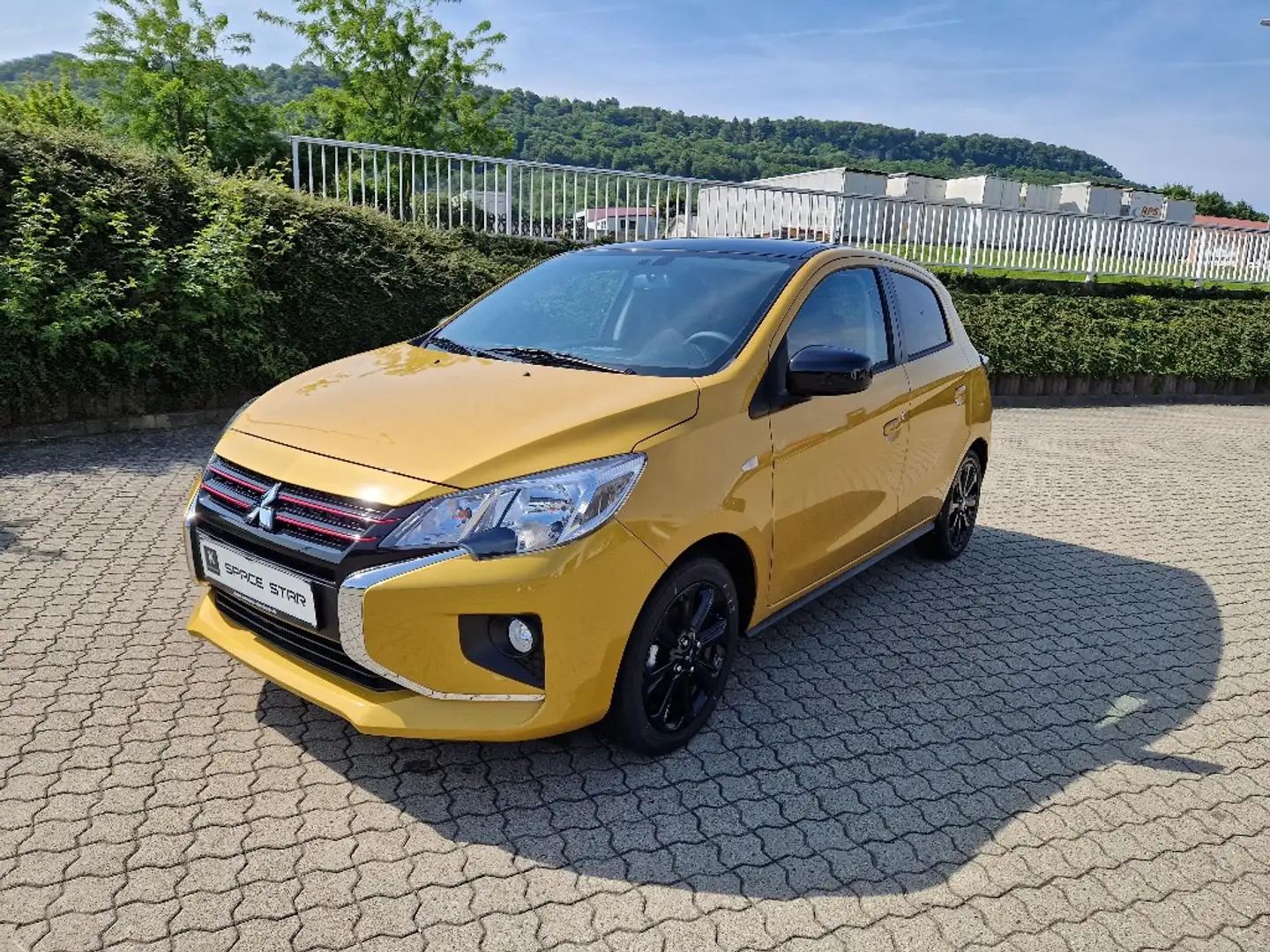 Mitsubishi Space Star Select+ Black1.2 MIVEC ClearTec 5-Gang Gelb - 1