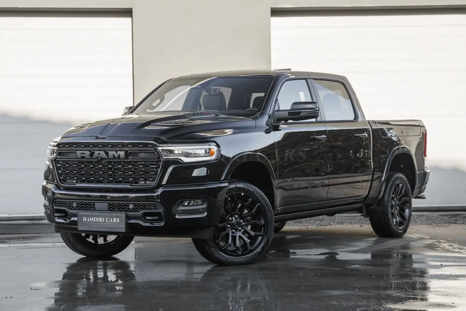 Dodge RAM 2025 LIMITED NIGHT 540 PK € 73500 -IN STOCK- Zwart - 1