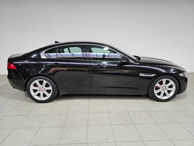 Jaguar XE XE 2.0 D Prestige — photo 6
