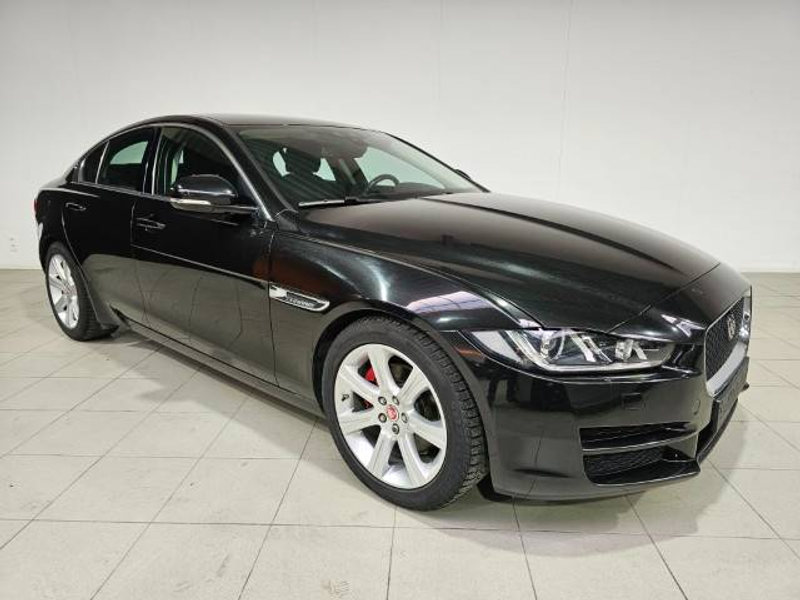 Jaguar XE XE 2.0 D Prestige — photo 2