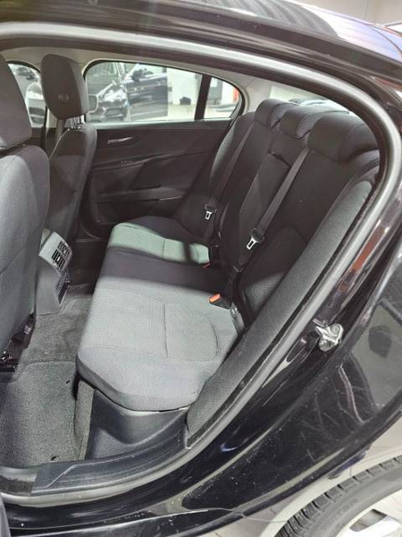 Jaguar XE XE 2.0 D Prestige — photo 9