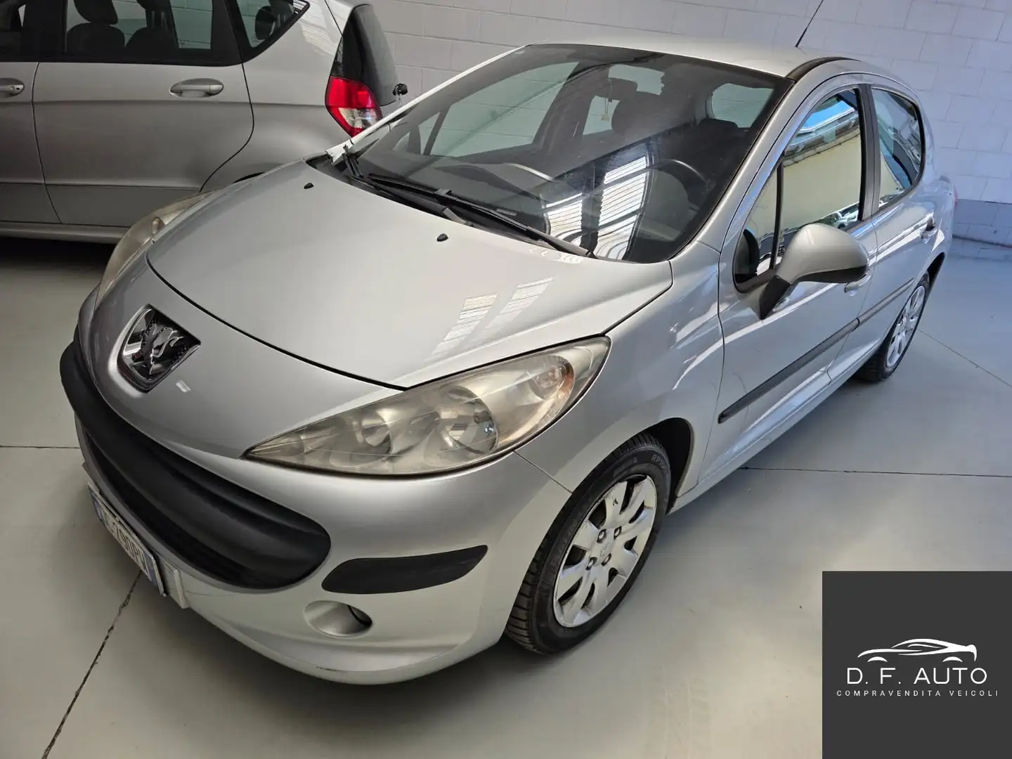 Peugeot 207 1.4 88CV 5p. XT Argent - 1