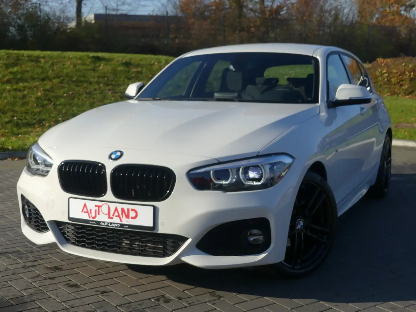 BMW 118 118i M Sport Aut. LED Navi Sitzheizung Klimaaut. Weiß - 2