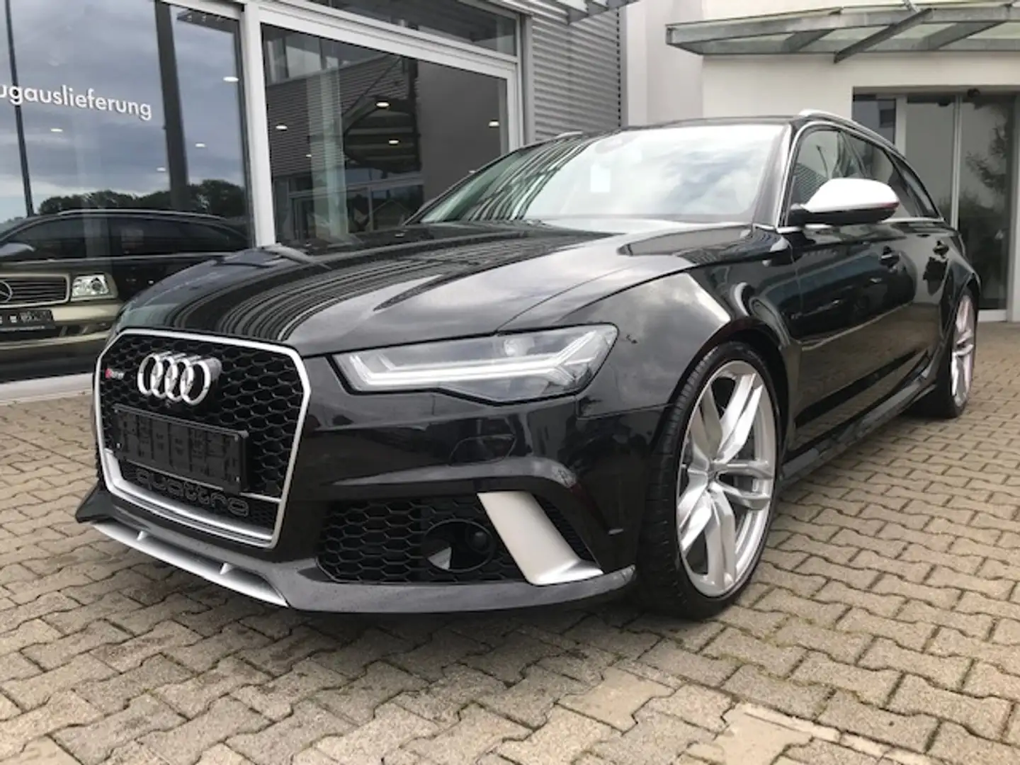 Audi RS6 Avant 4.0TFSI QUATTRO*HUD*PANO*EXCLUSIVE Schwarz - 2