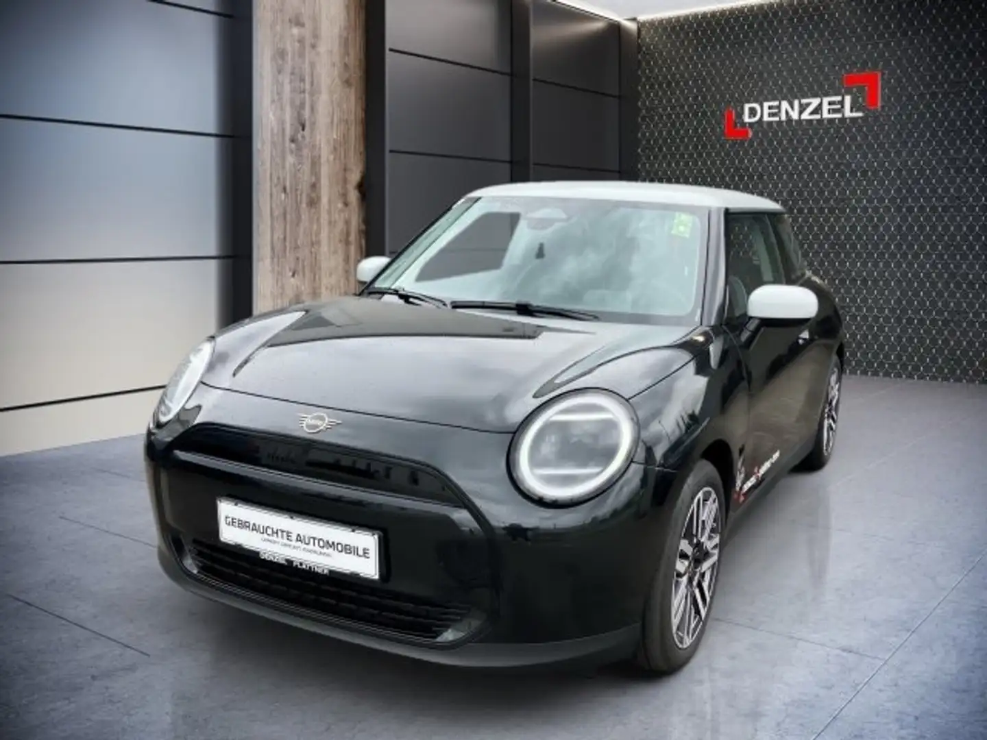 MINI Cooper E J01 HC0 Zwart - 1