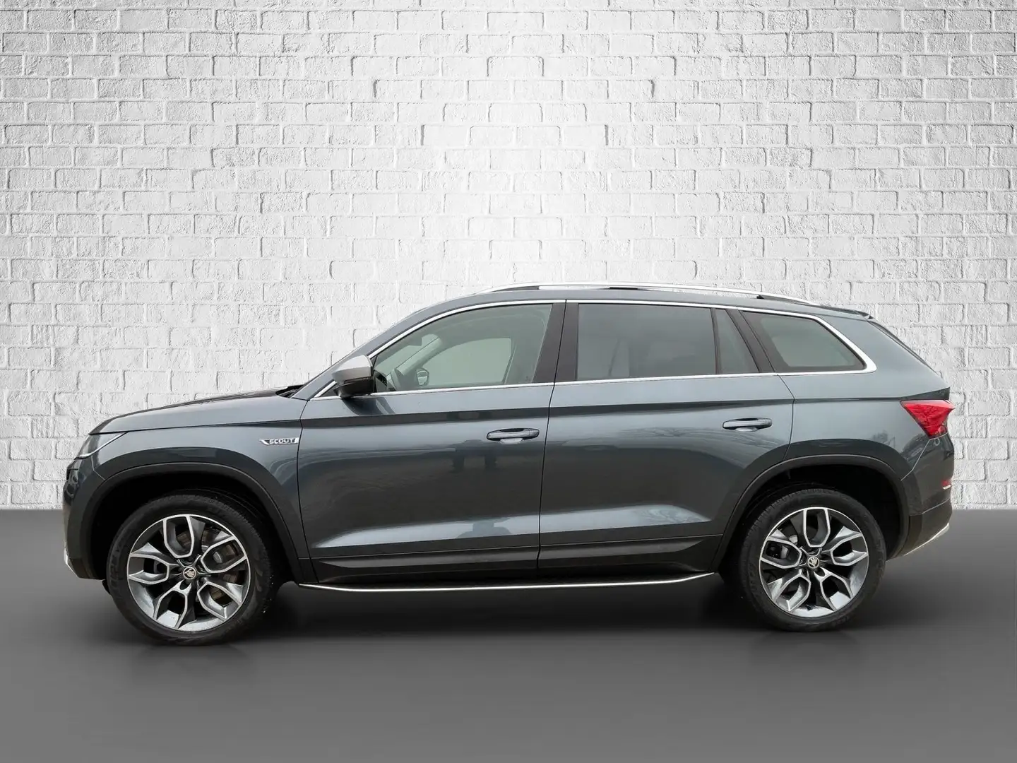 Skoda Kodiaq 2.0 DSG Scout 4x4 ACC DCC LED AHK Grau - 2