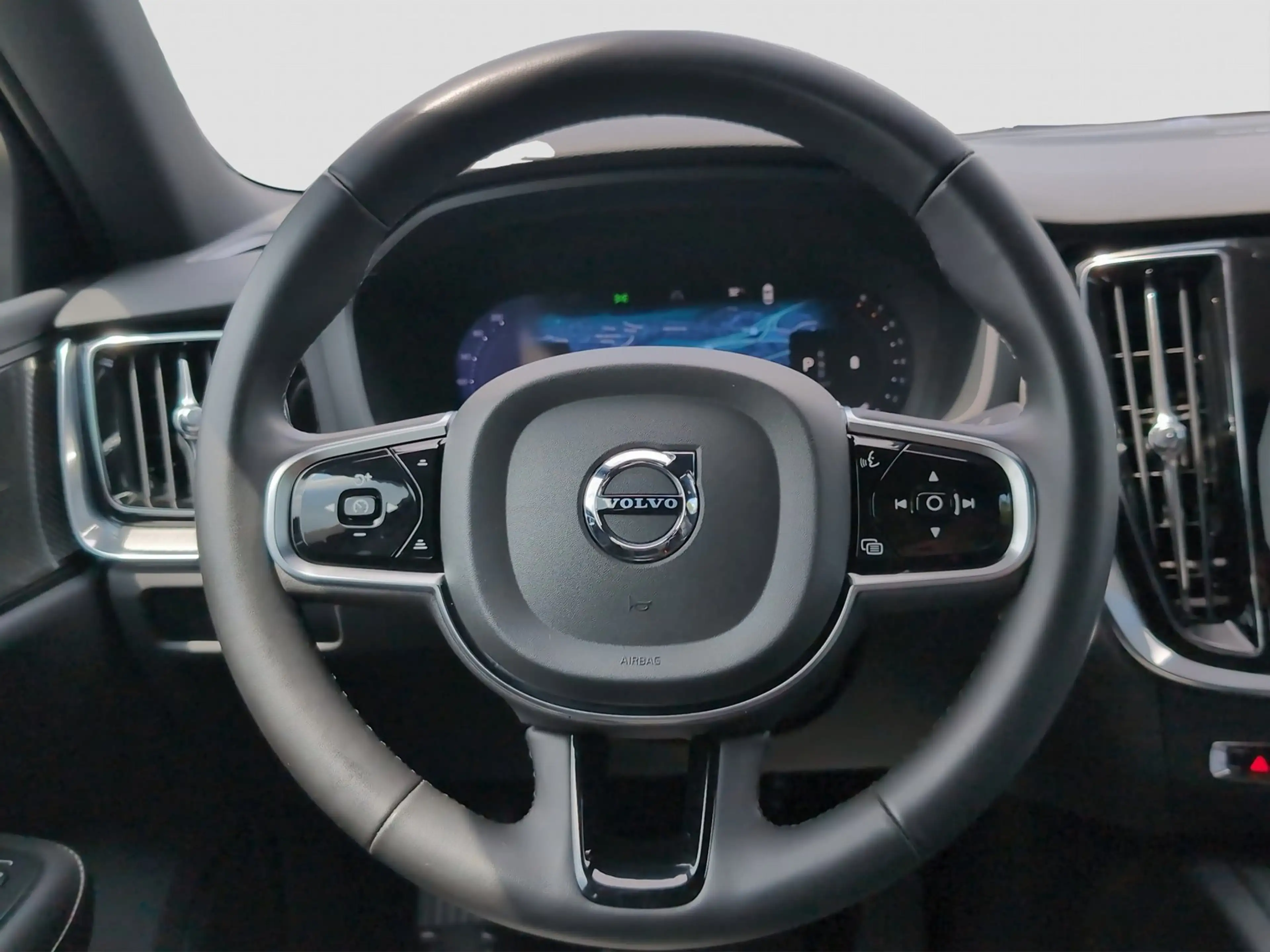 Volvo S60 +B4+Mild-Hybrid+Plus Dark+Harman+R-Kam+PDCv/h — photo 4