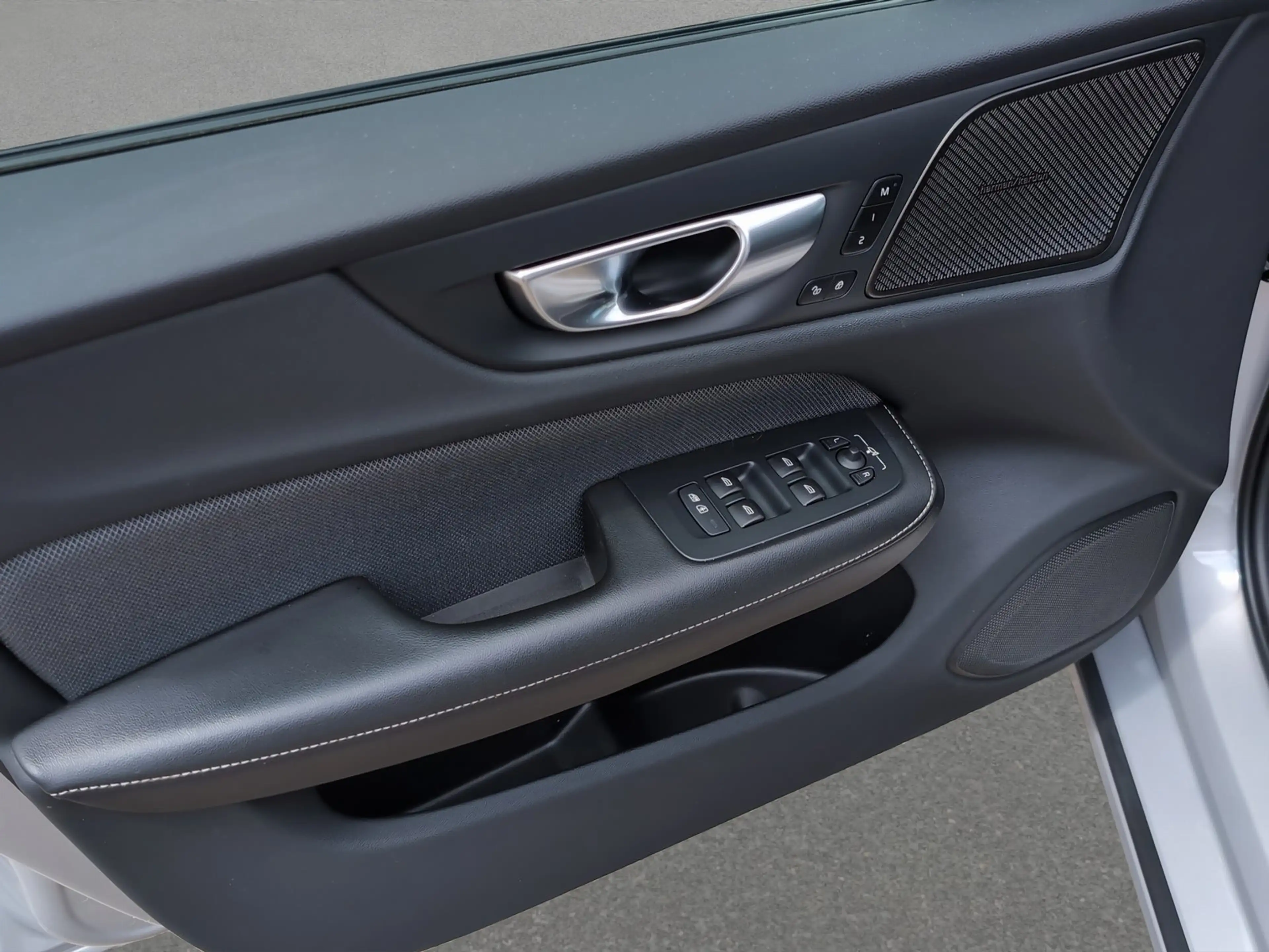 Volvo S60 +B4+Mild-Hybrid+Plus Dark+Harman+R-Kam+PDCv/h — photo 12